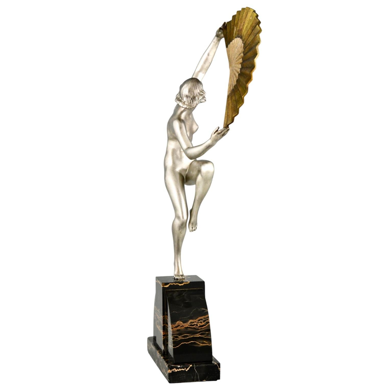 Danseuse nue sur éventail Art Déco par Marcel Andre Bouraine France 1925 Bon état - En vente à Antwerp, BE