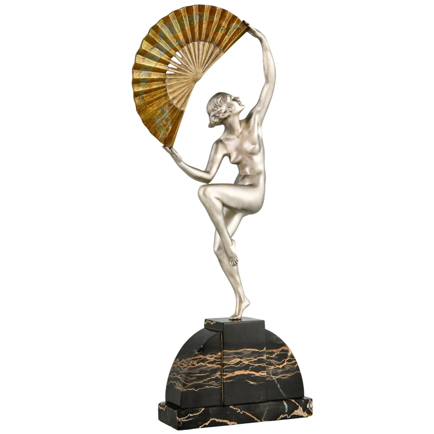 Marbre Danseuse nue sur éventail Art Déco par Marcel Andre Bouraine France 1925 en vente