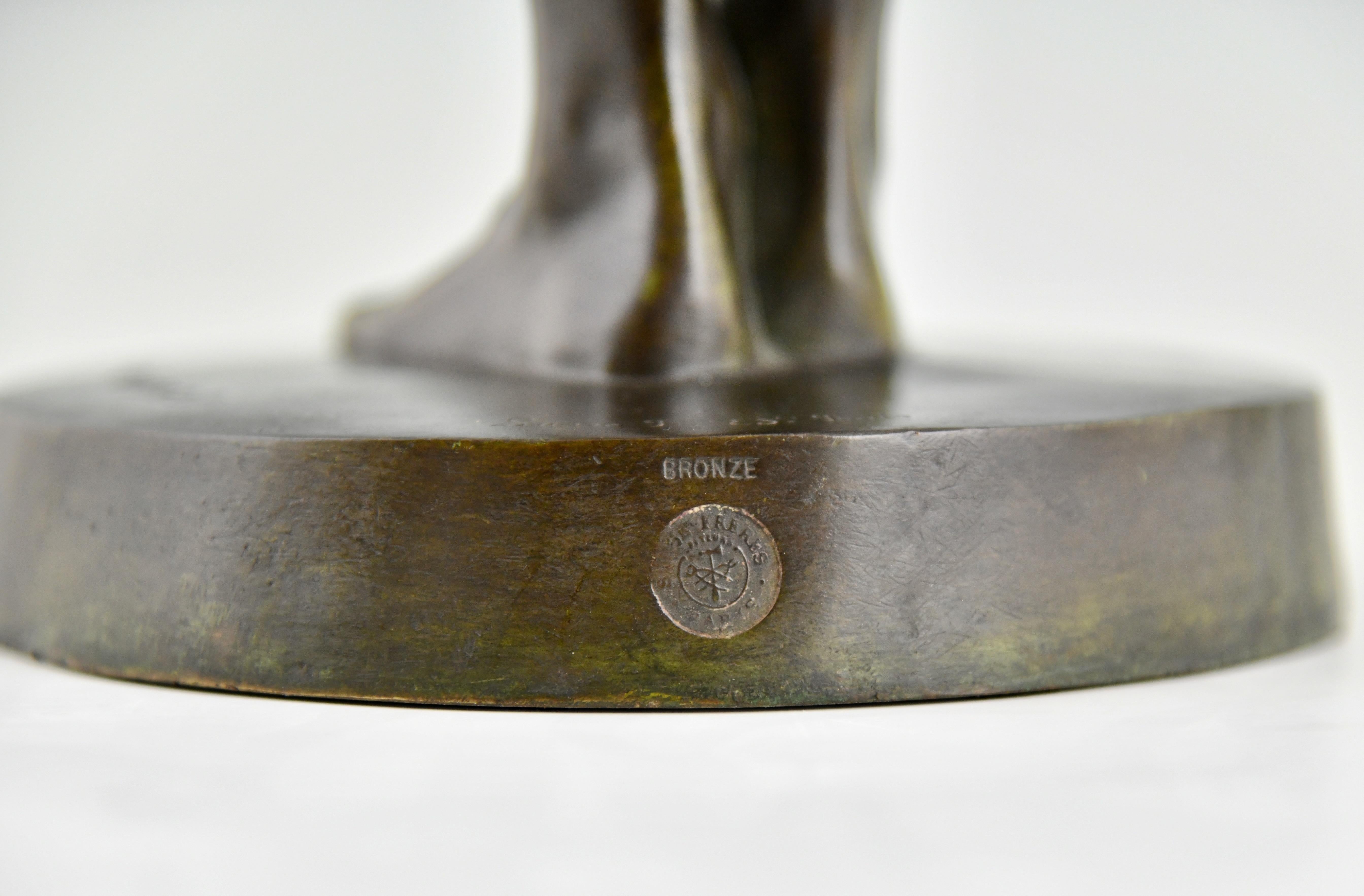 Escultura Art Decó de bronce chica desnuda con paloma de Henry Arnold Francia 1928. en venta 4