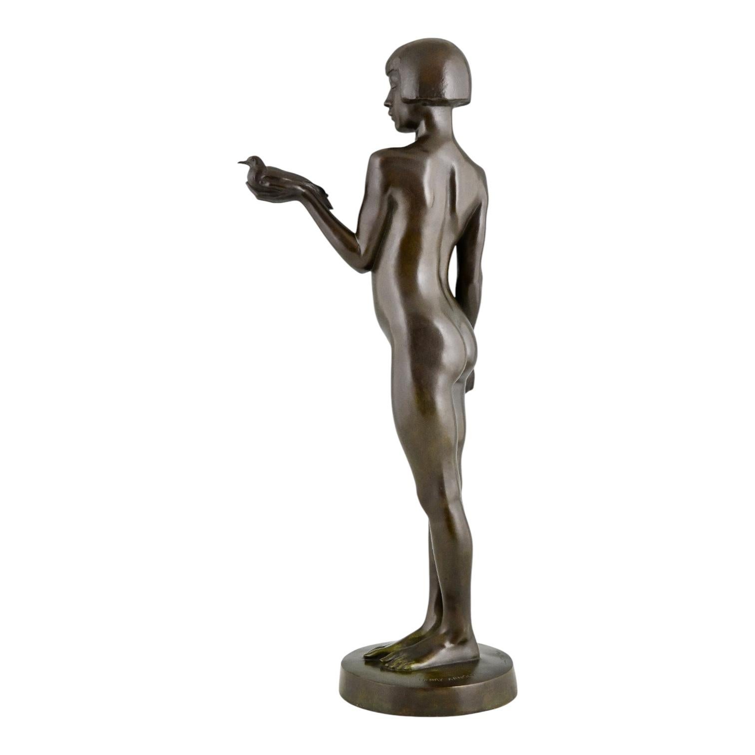 Escultura Art Decó de bronce chica desnuda con paloma de Henry Arnold Francia 1928. Patinado en venta