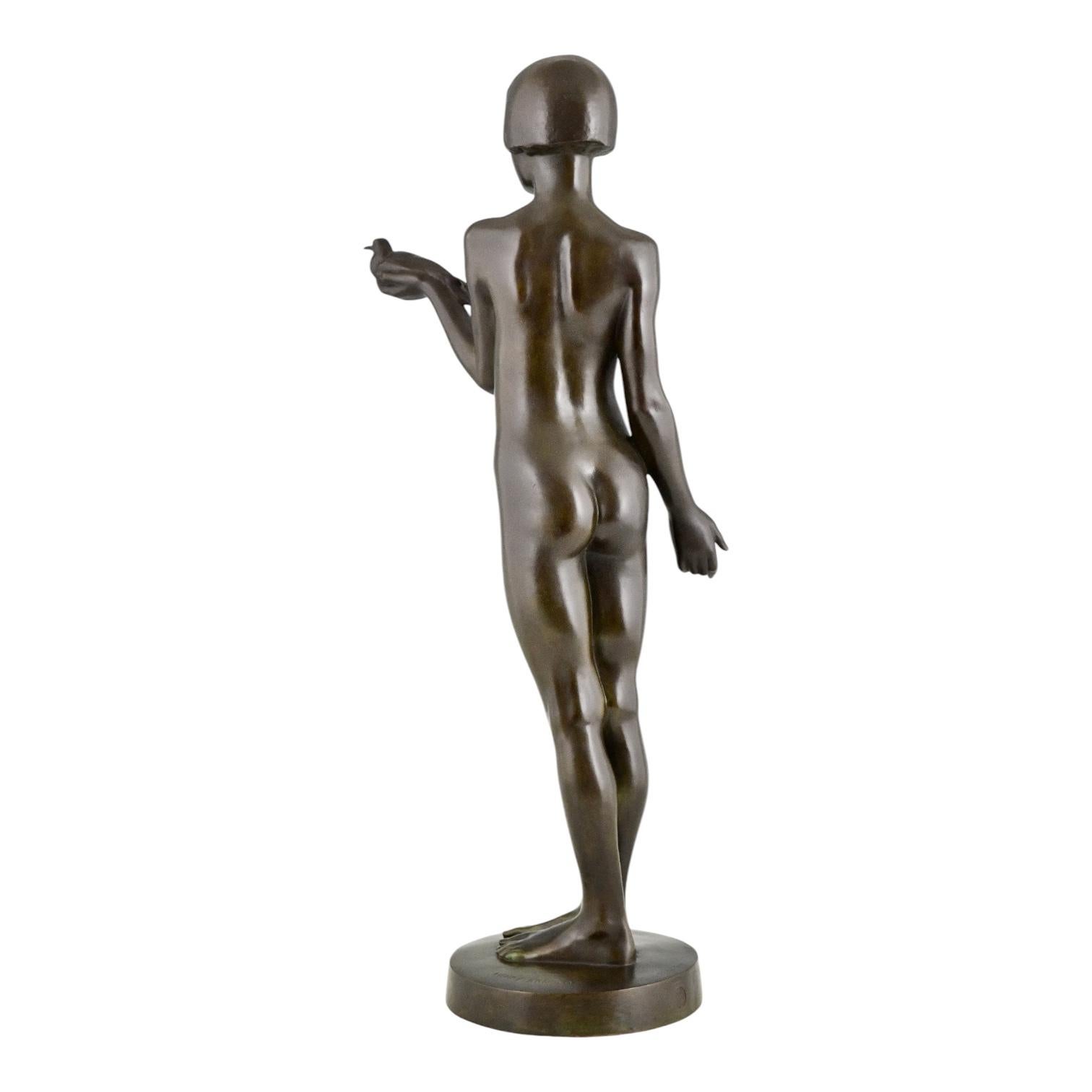 Escultura Art Decó de bronce chica desnuda con paloma de Henry Arnold Francia 1928. en Bueno estado para la venta en Antwerp, BE