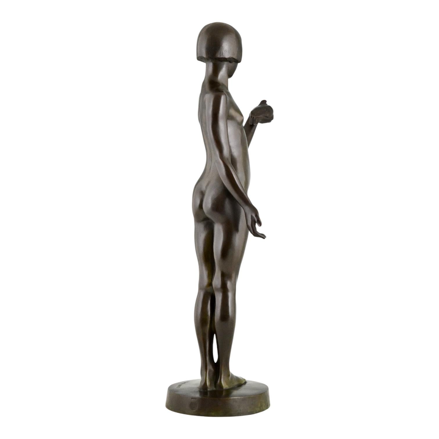 Escultura Art Decó de bronce chica desnuda con paloma de Henry Arnold Francia 1928. principios del siglo XX en venta