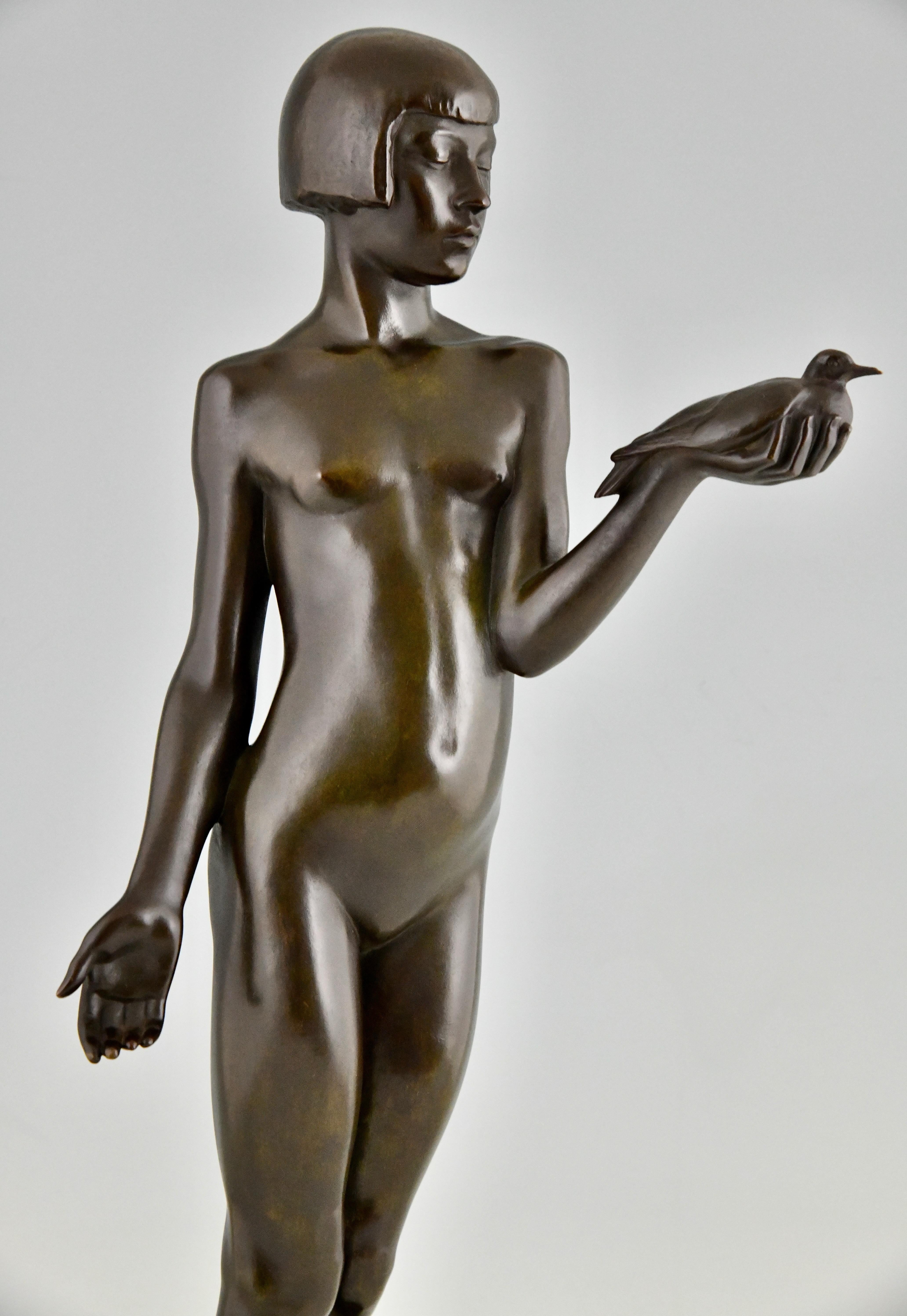 Escultura Art Decó de bronce chica desnuda con paloma de Henry Arnold Francia 1928. en venta 1