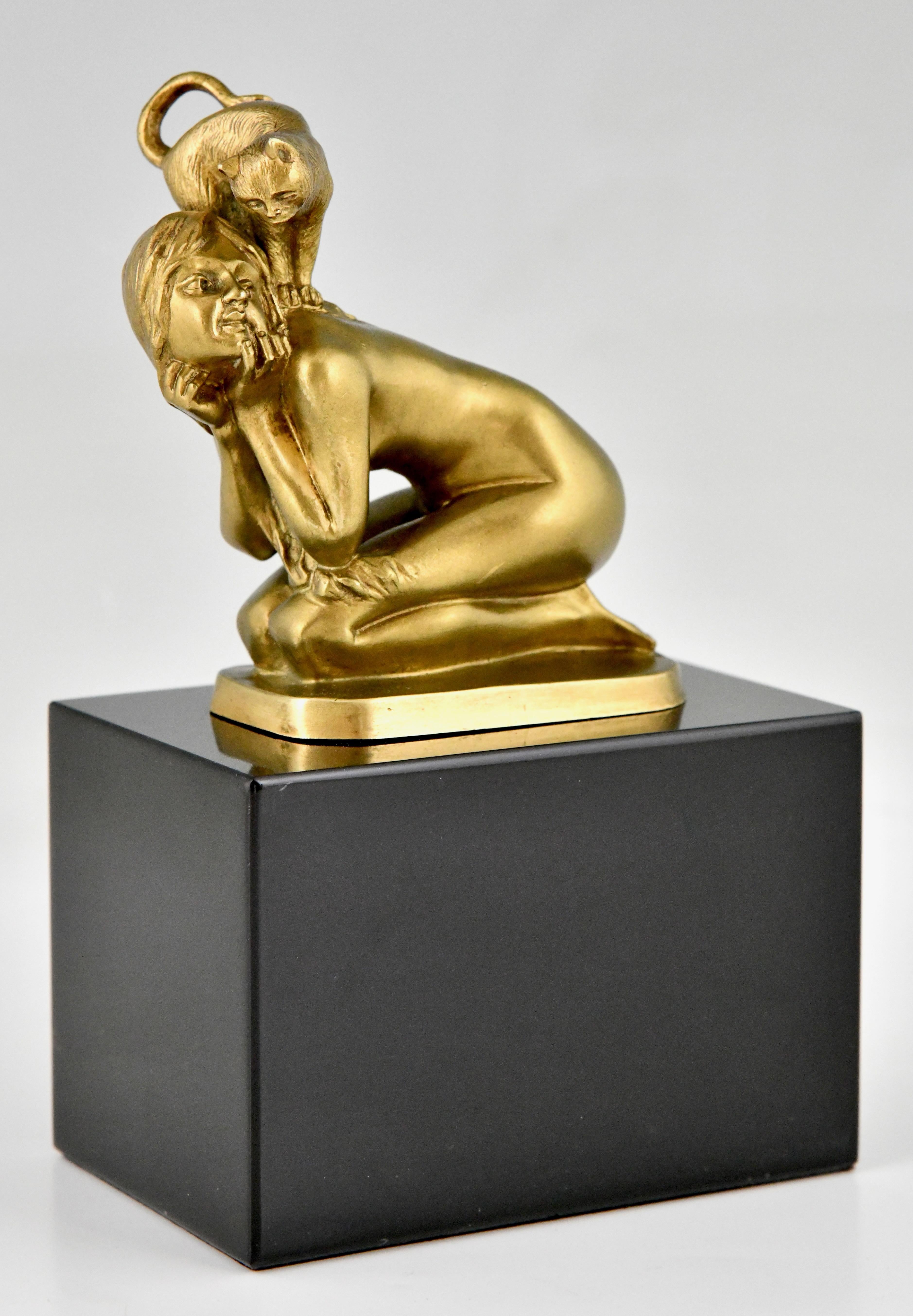 Art Deco bronze sculpture nude with cat by Henry Fugère.
Bronze sculpture, golden patina, on Black Marble base. 
France 1925. 