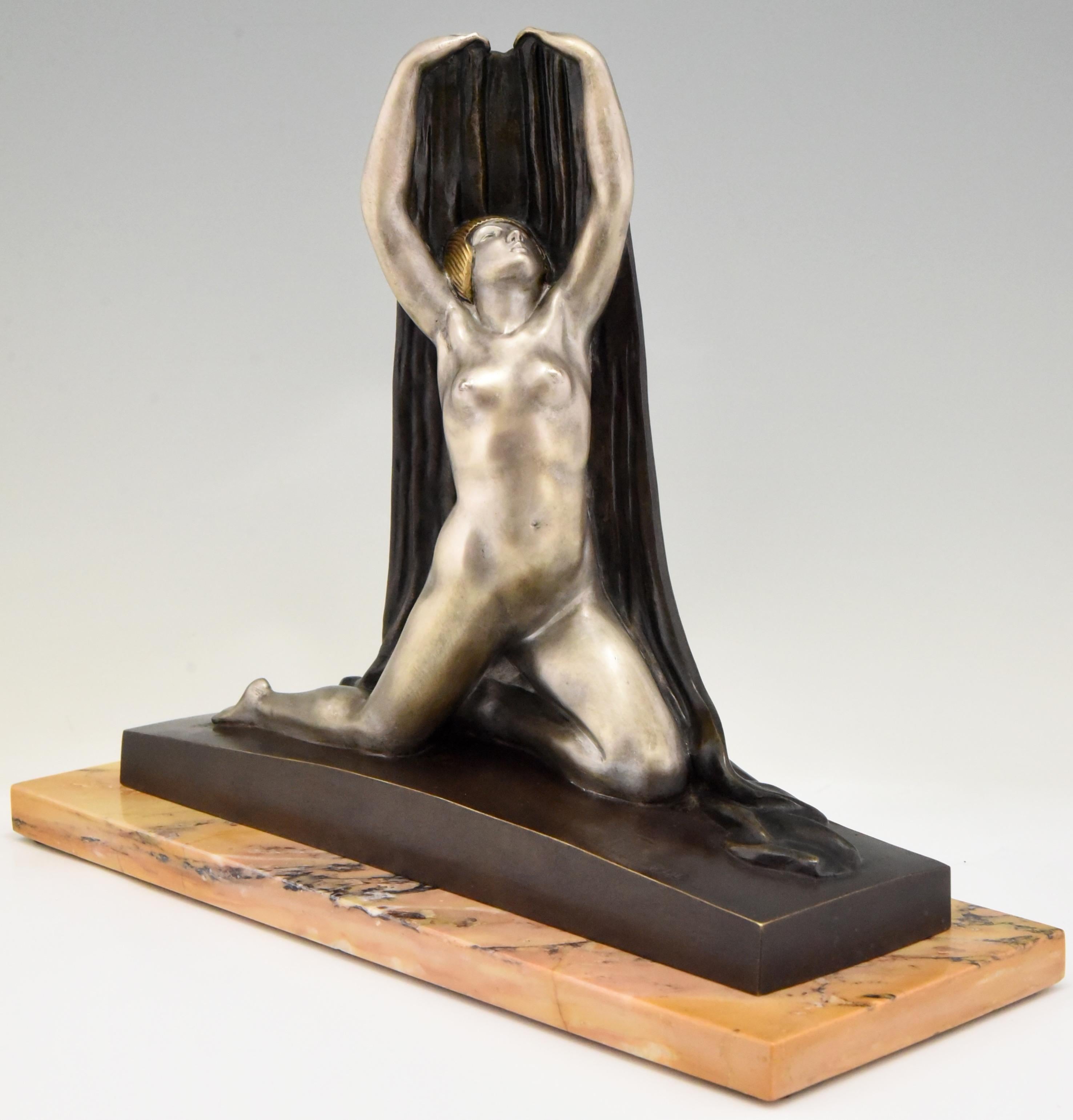 Art-déco-Bronze-Skulptur Akt mit Drapierung F. Trinque, Frankreich, 1920 (Französisch) im Angebot