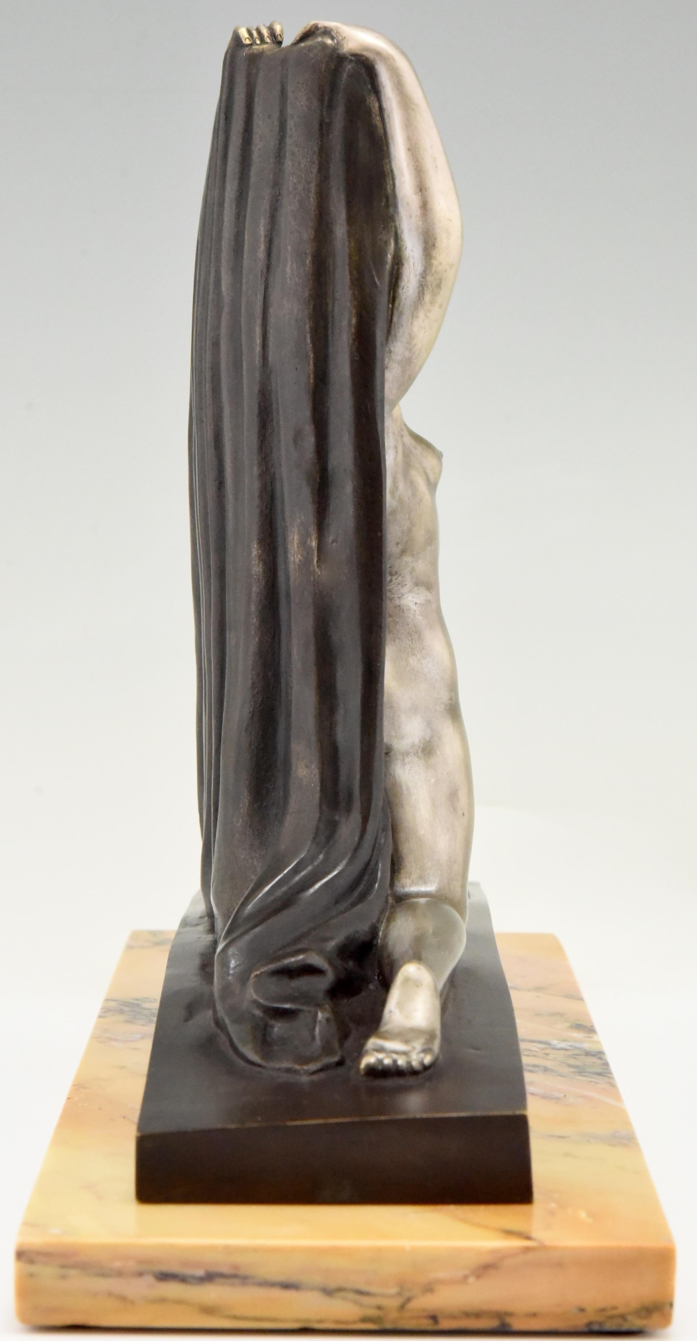 Art-déco-Bronze-Skulptur Akt mit Drapierung F. Trinque, Frankreich, 1920 (Frühes 20. Jahrhundert) im Angebot