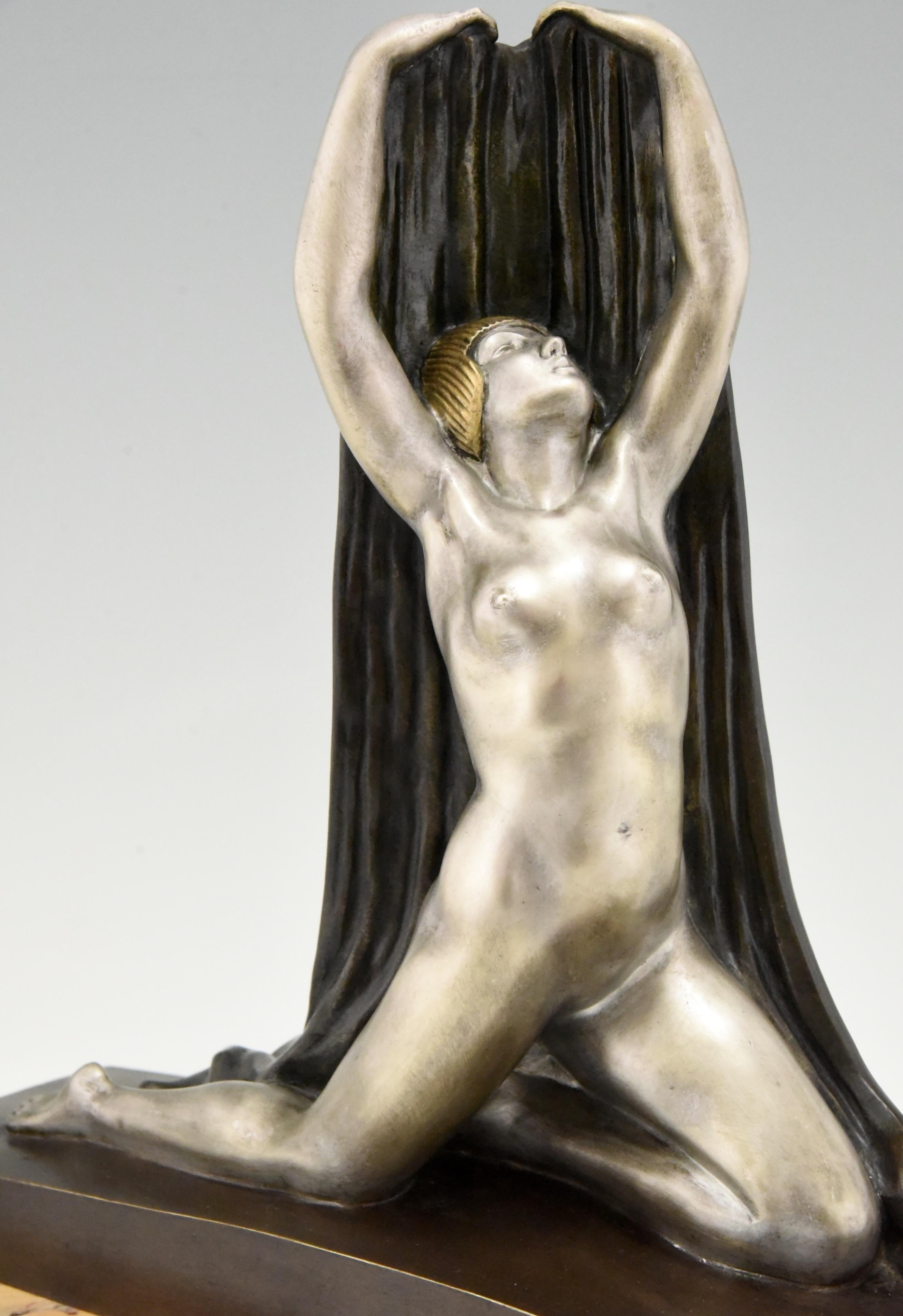 Art Deco Bronze Sculpture Nude with Drape F. Trinque, France, 1920 For Sale 1