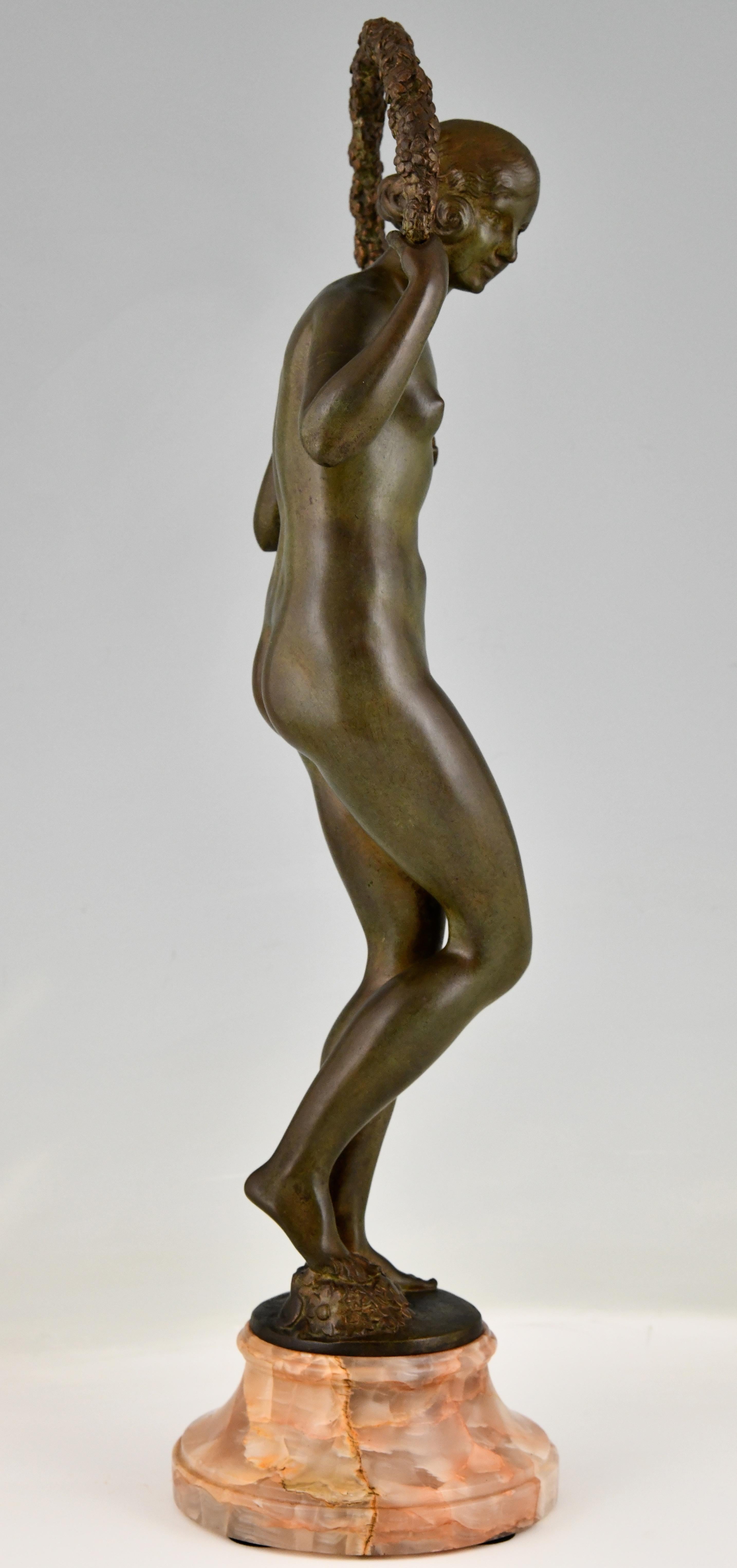 Art Deco Bronze Sculpture Nude with Garland by Joe Descomps Cormier 1925 In Good Condition For Sale In Antwerp, BE