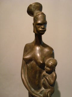 Art Deco Bronze Sculpture of a African Women with a Child in Arms, France, 1920s