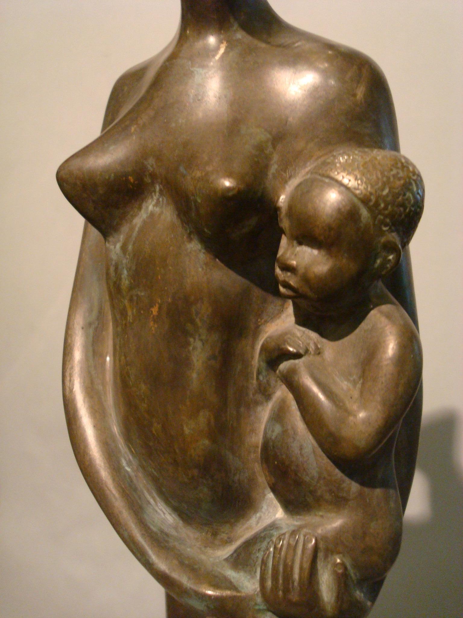 French Art Deco Bronze Sculpture of a African Women with a Child in Arms, France, 1920s For Sale