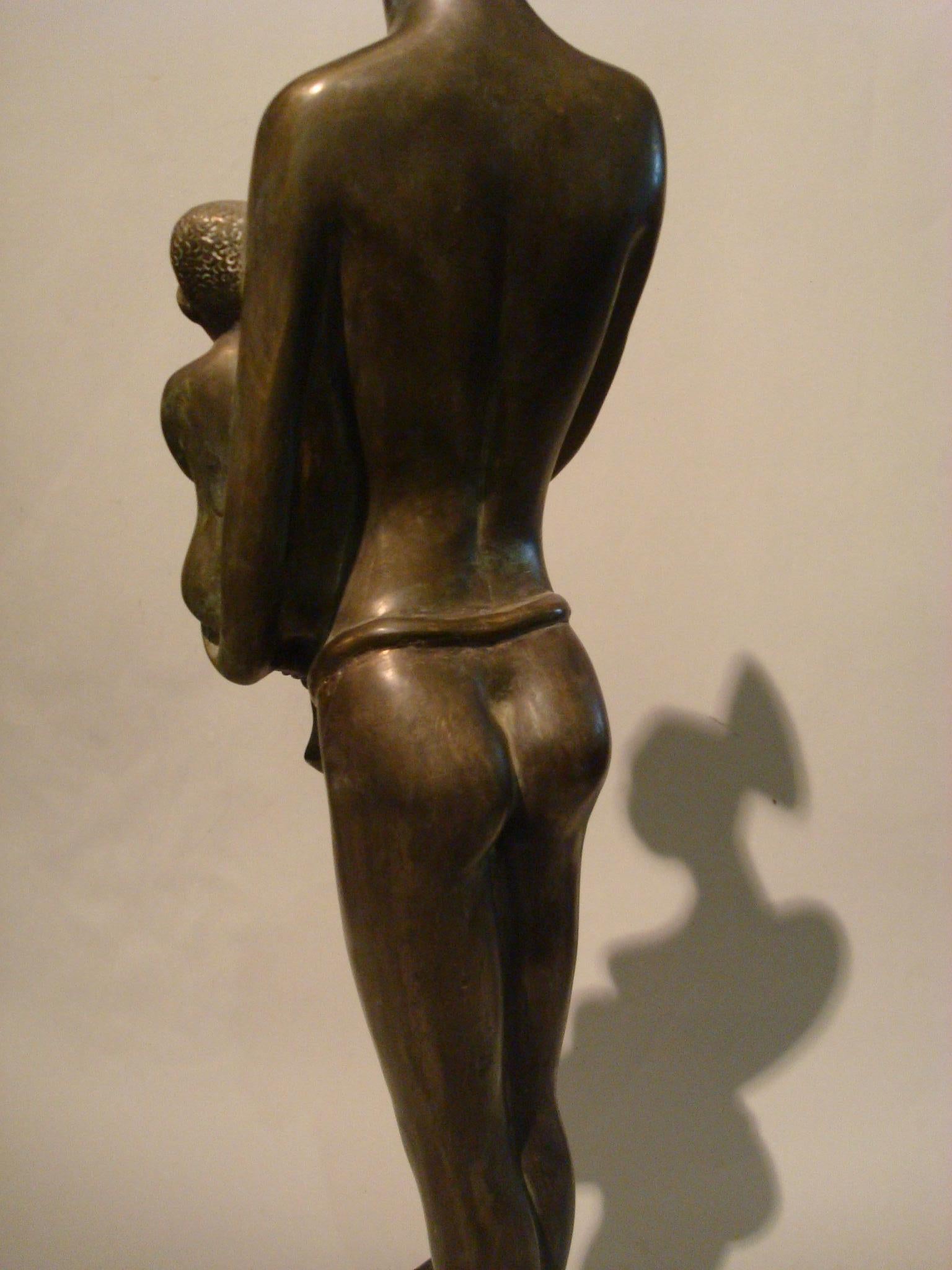 Art Deco Bronze Sculpture of a African Women with a Child in Arms, France, 1920s For Sale 2
