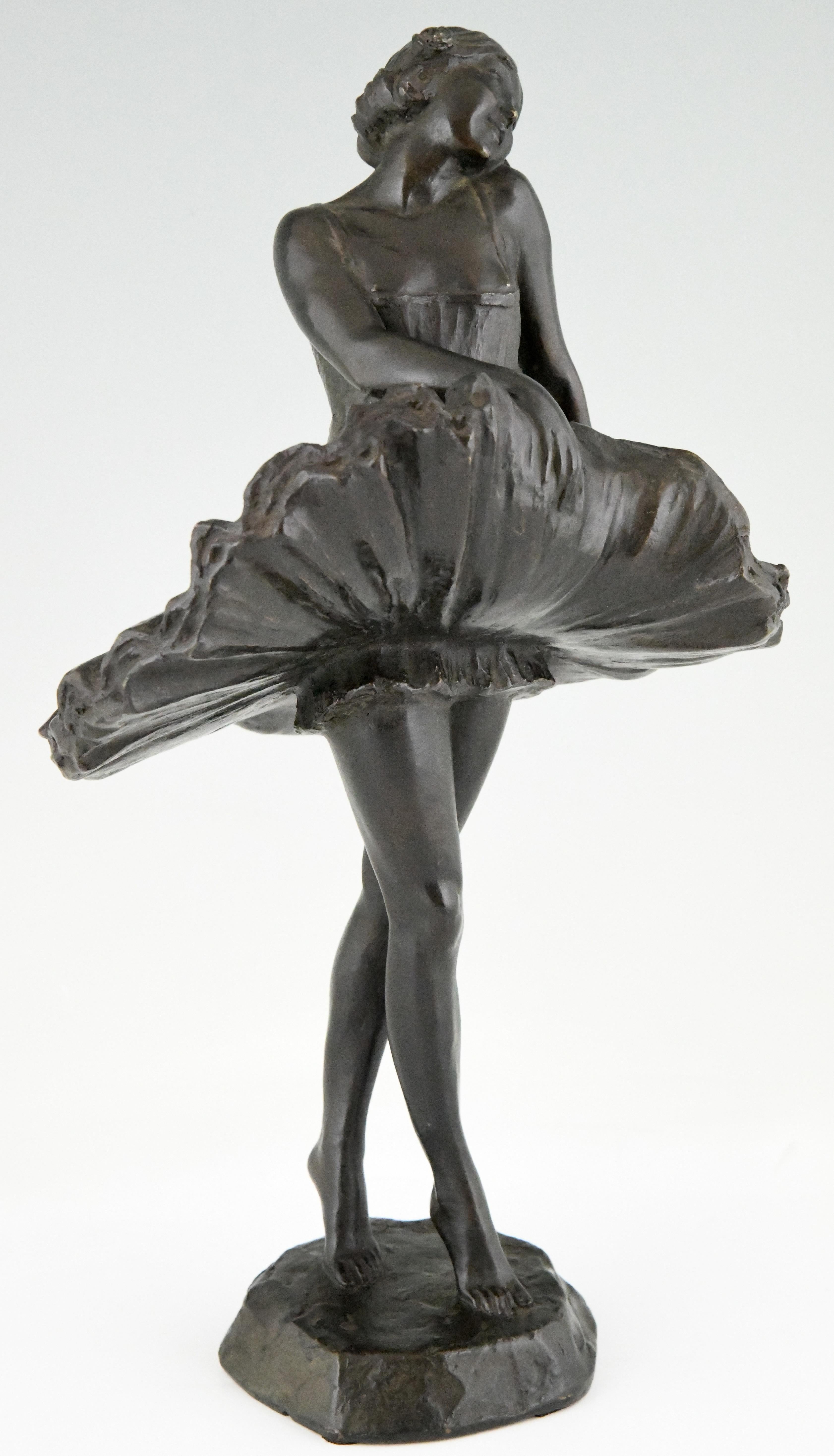 Elegant Art Deco bronze sculpture of a ballerina by Enrico Manfredo Di Palma-Falco, Italy 1886-1988
Cast at the Robecchi Foundry, who was the founder of Picasso and Troubetskoy.
The dancer is executed in the lost wax technique, marked Cire Perdue.