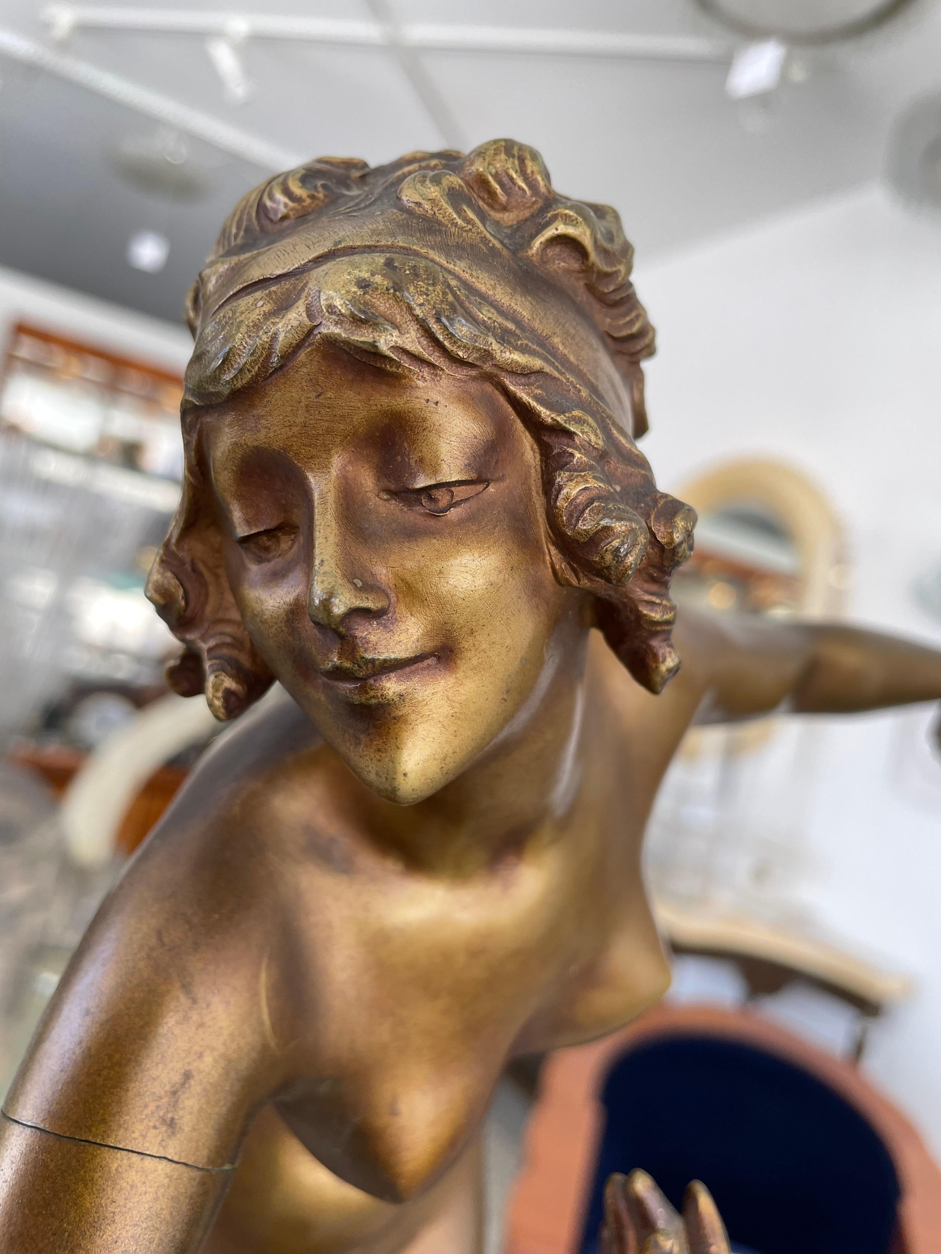 Moulage Sculpture en bronze Art déco d'une danseuse par P. Philips en vente