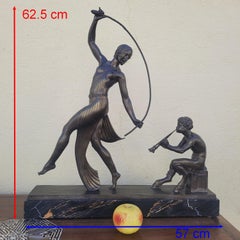 Scultura Art Déco in bronzo raffigurante una ballerina con tirso e un fauno, opera di J.D. Guirande