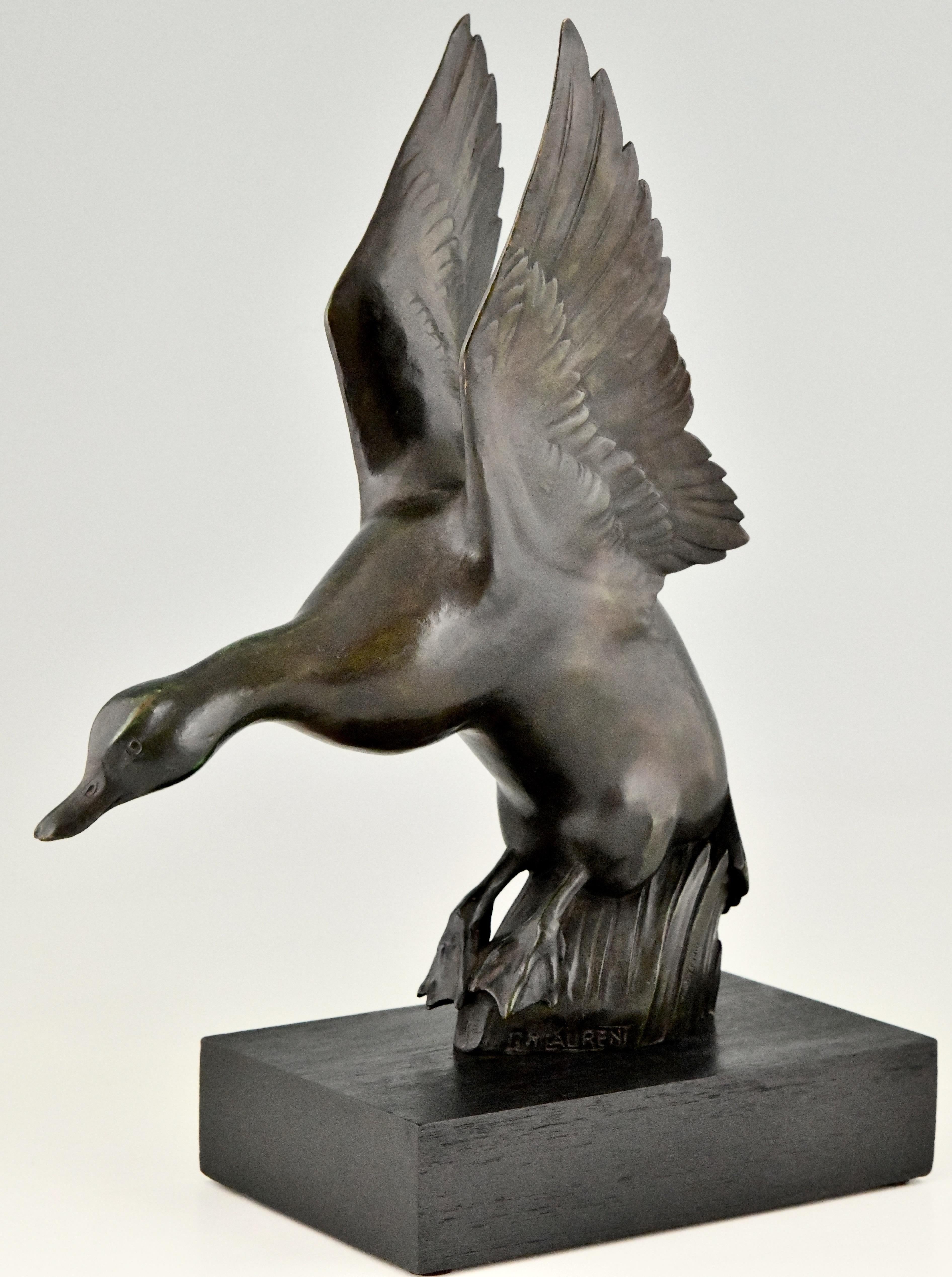 Art Deco bronze sculpture of a duck by the artist Georges H. Laurent. Marked Cire perdue and Bronze. France ca. 1925/1930. Beautiful patina. On wooden base. 
Literature:
