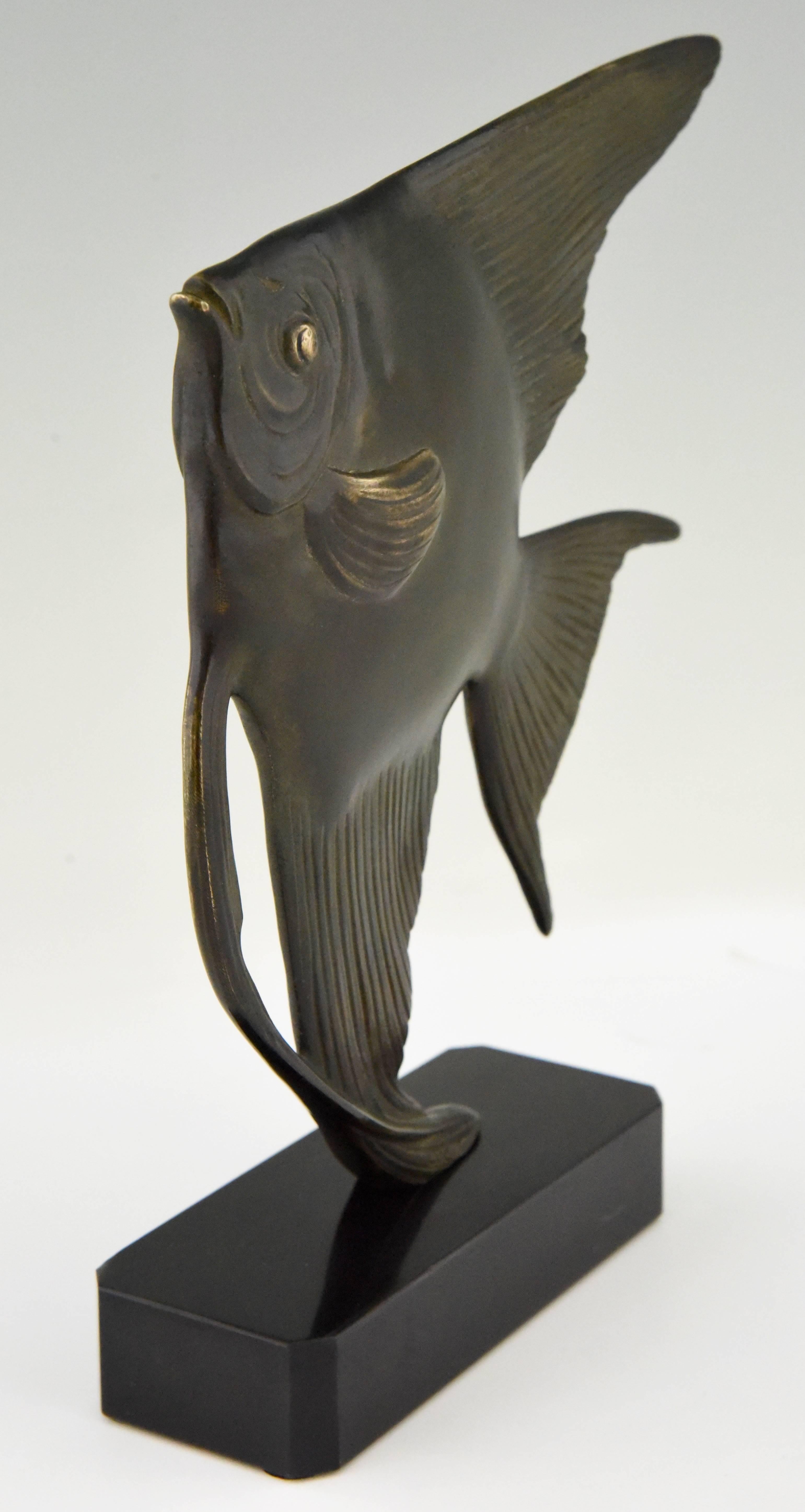 20th Century Art Deco Bronze Sculpture of a Fish by Luc on Marble Base, France 1930