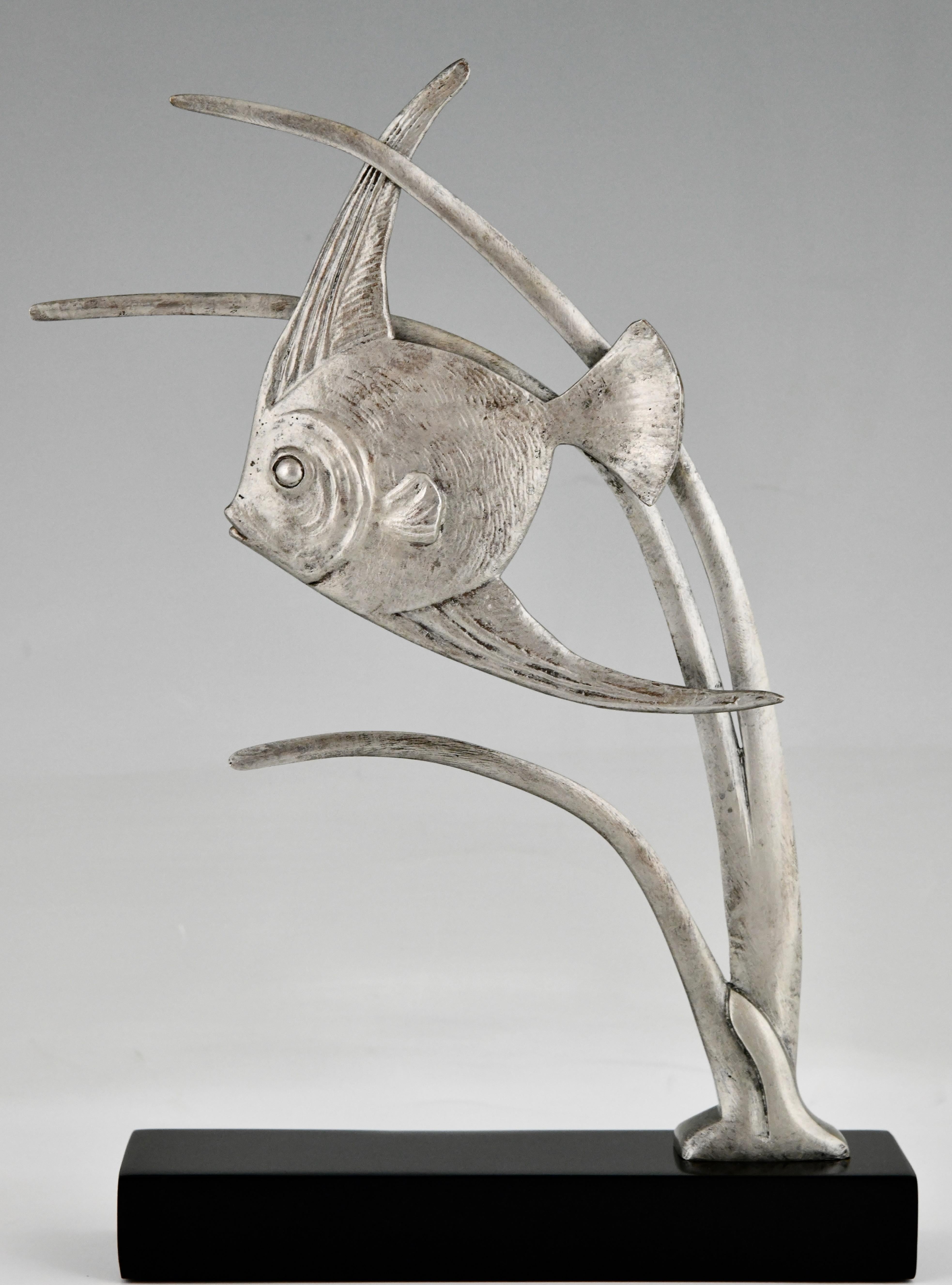 Art Deco bronze sculpture of a fish signed by De Roche. 
Bronze with silver patina on a Belgian Black marble base. 
France 1930.