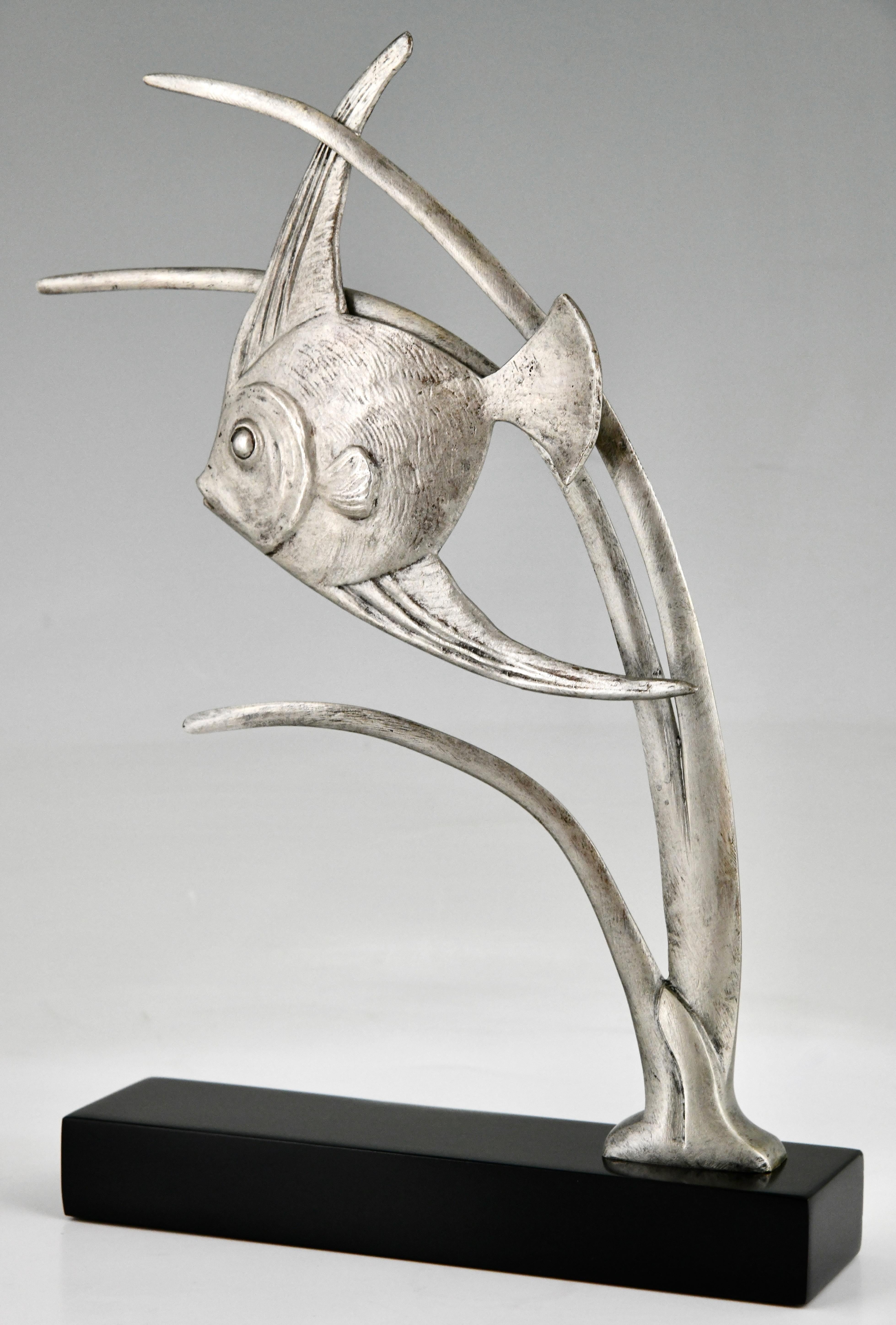 French Art Deco Bronze Sculpture of a Fish Signed De Roche, 1930 For Sale