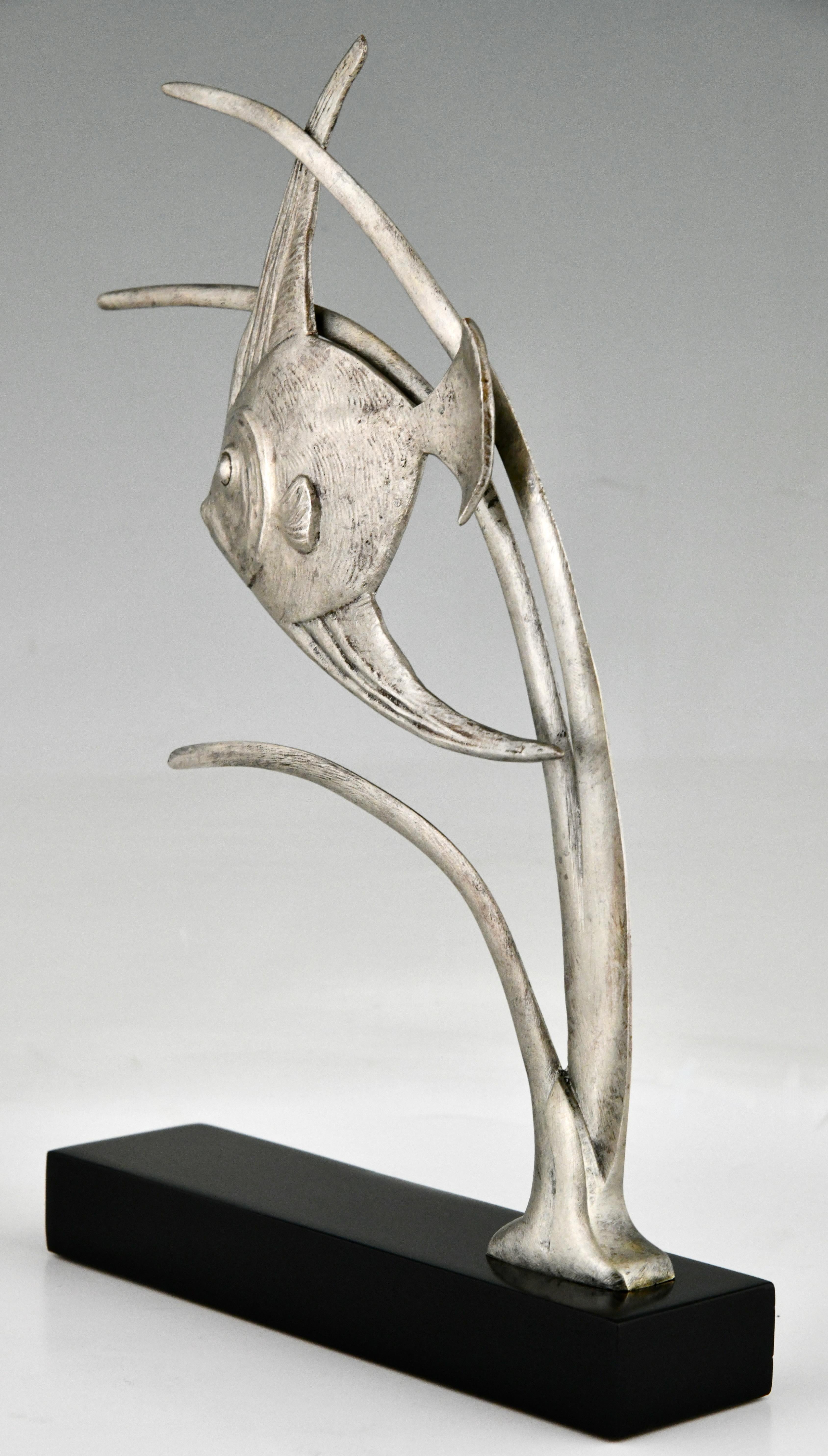 Patinated Art Deco Bronze Sculpture of a Fish Signed De Roche, 1930 For Sale