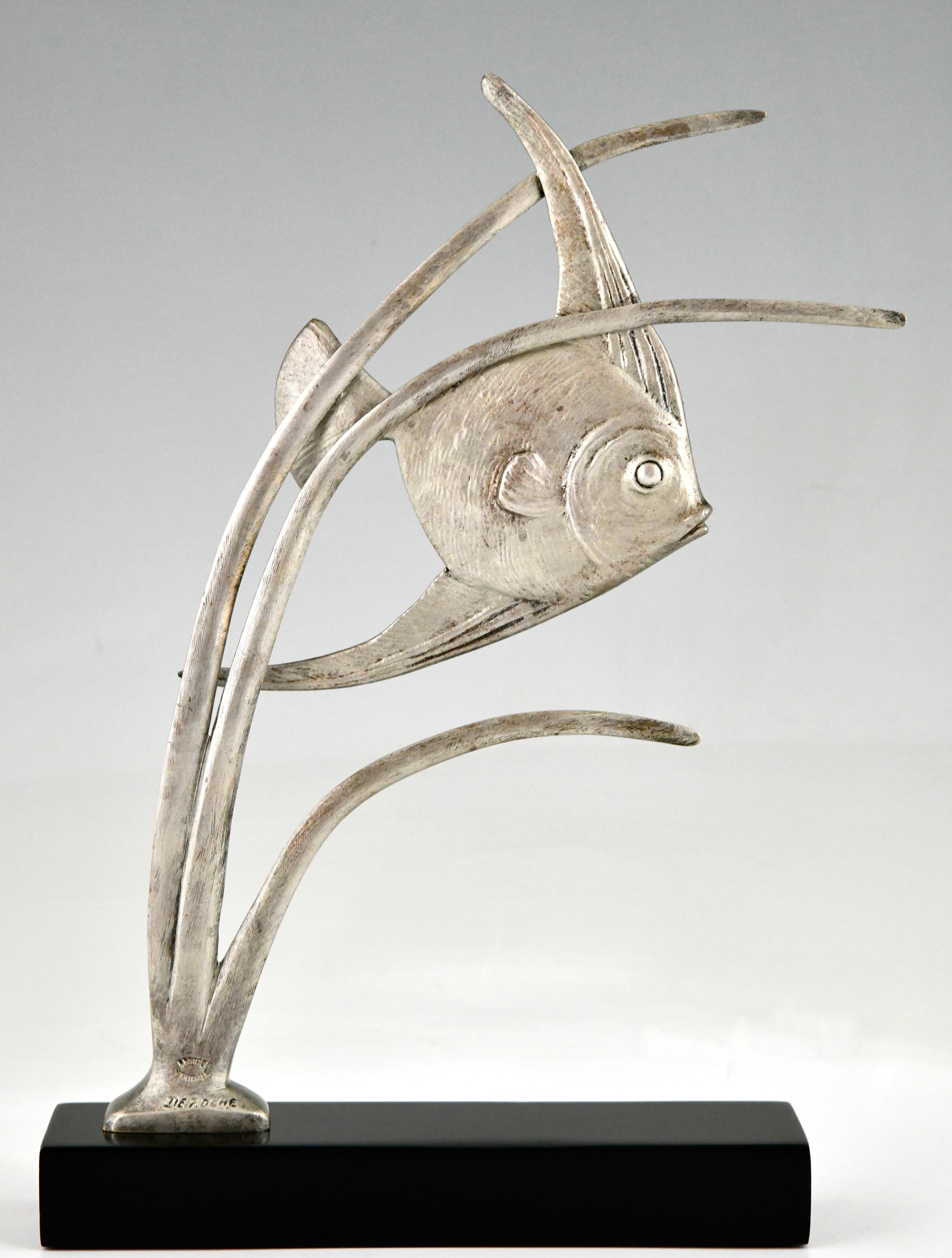 Art Deco Bronze Sculpture of a Fish Signed De Roche, 1930 For Sale 1