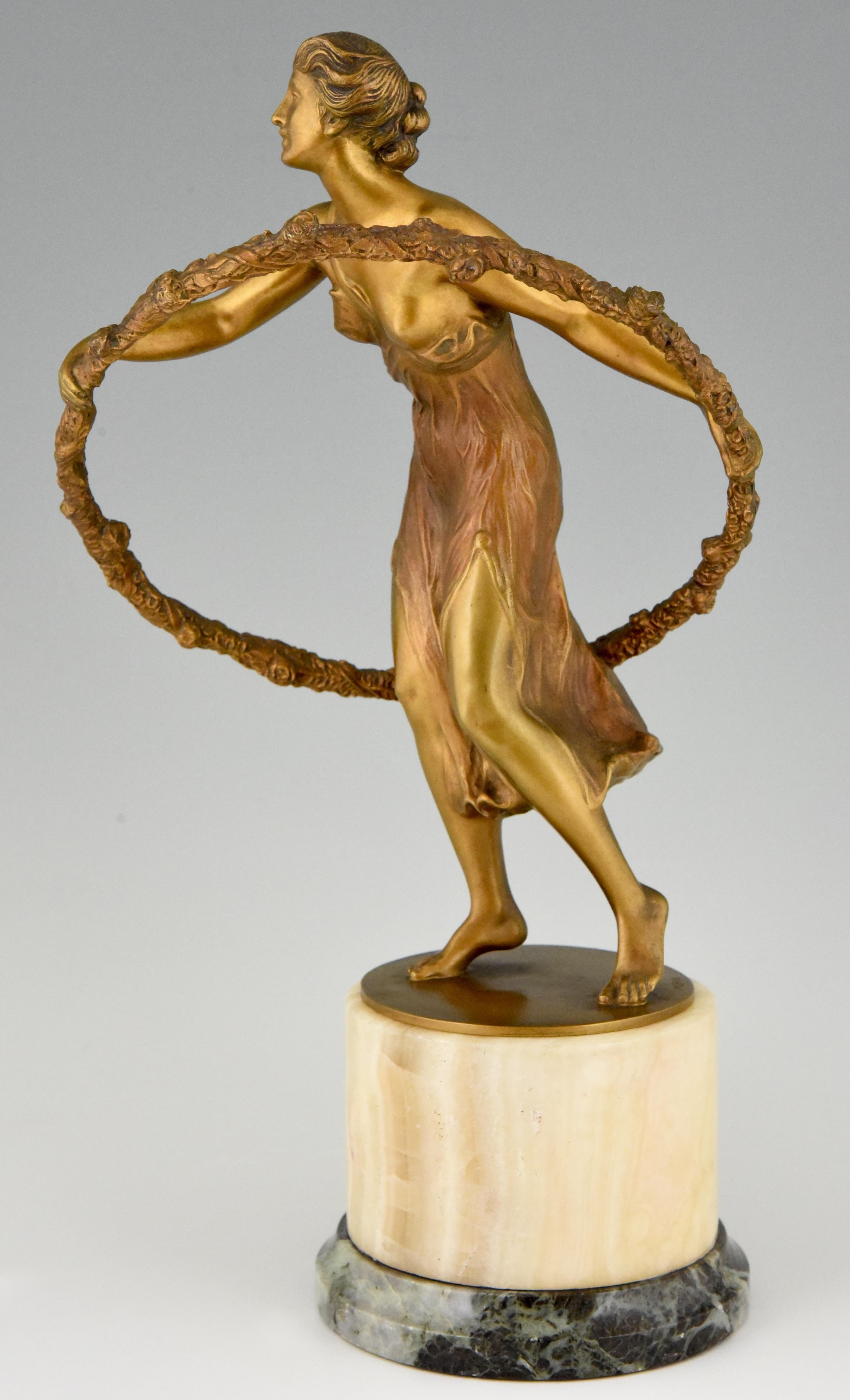 sculpture girl woth hoop