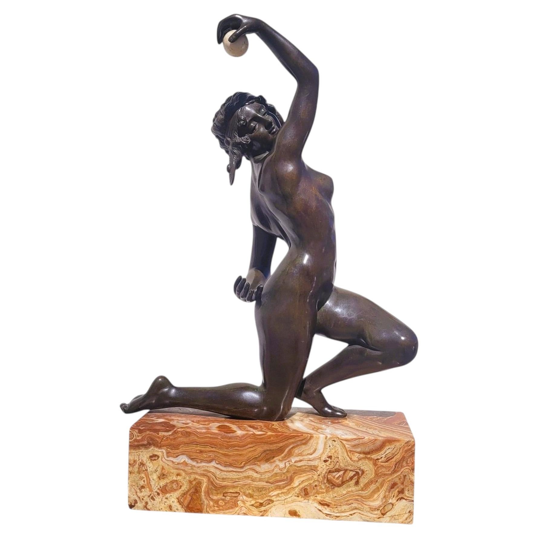 Sculpture Art déco en bronze représentant une figure féminine à genoux, par A. Gory, XXe siècle en vente