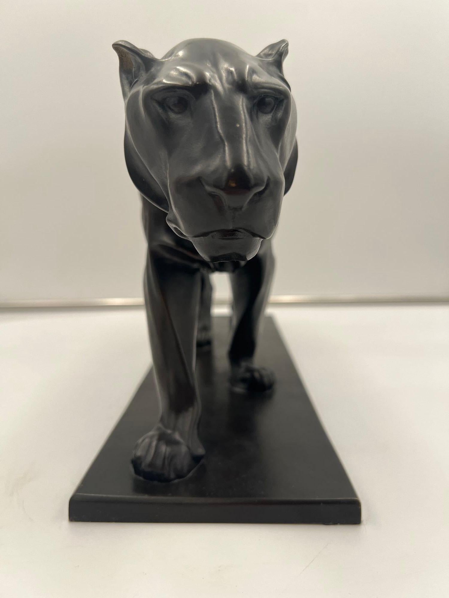 Art Deco Bronze Sculpture of a Lioness by Ch. Aeckerlin, Germany circa 1930 For Sale 8