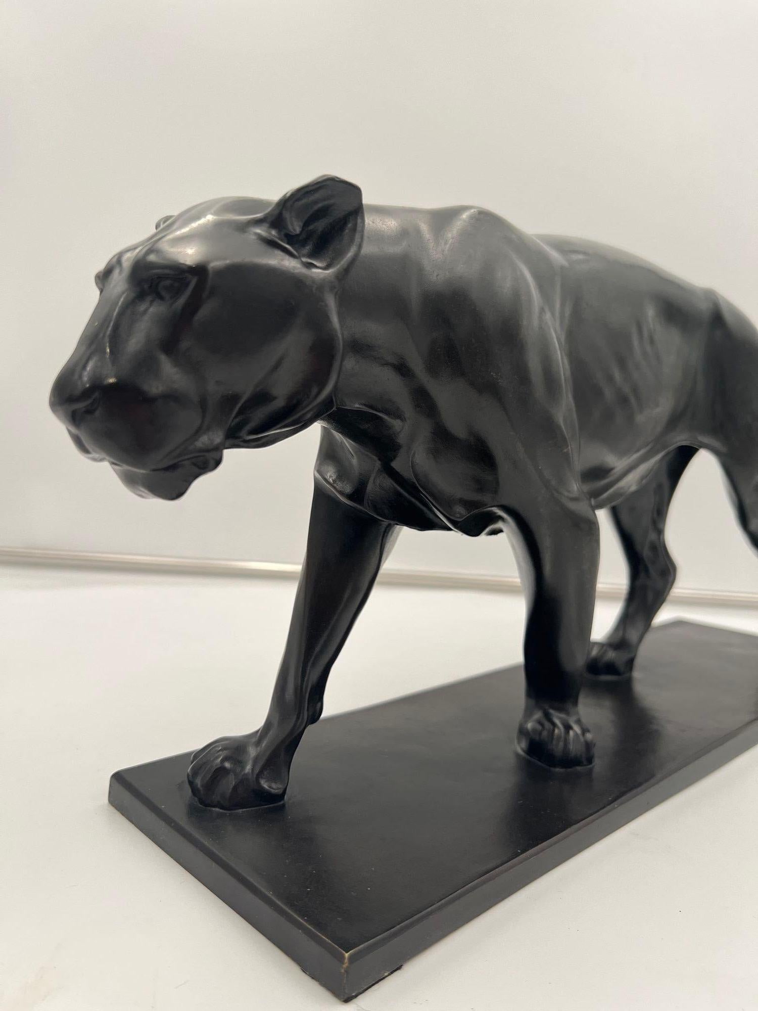 Mid-20th Century Art Deco Bronze Sculpture of a Lioness by Ch. Aeckerlin, Germany circa 1930 For Sale
