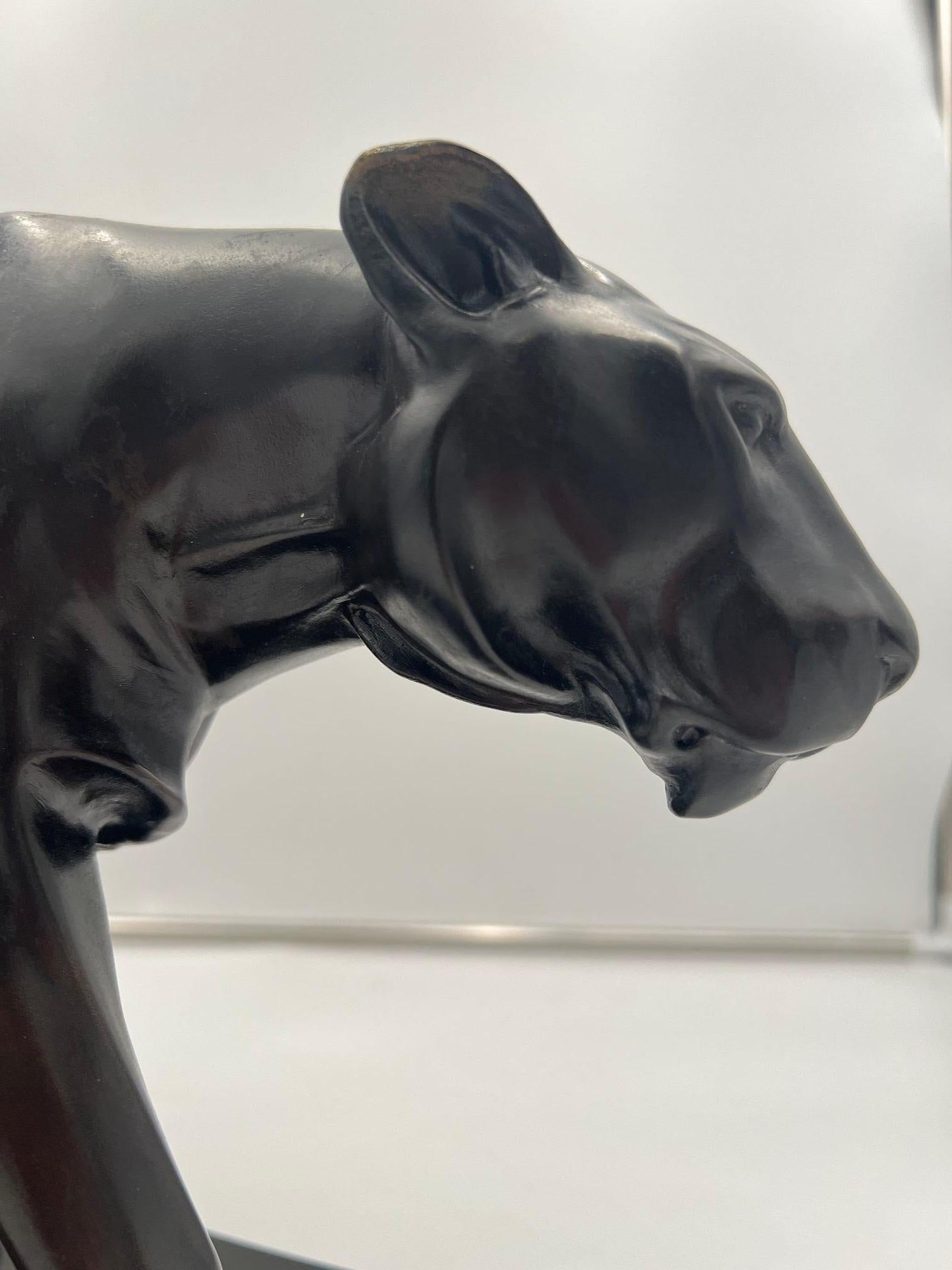 Art Deco Bronze Sculpture of a Lioness by Ch. Aeckerlin, Germany circa 1930 For Sale 4