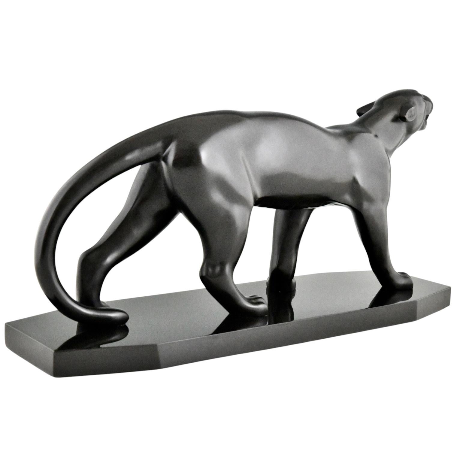 Metà XX secolo Scultura in bronzo Art Deco di una pantera di Bracquemond & Etling Paris 1930 in vendita