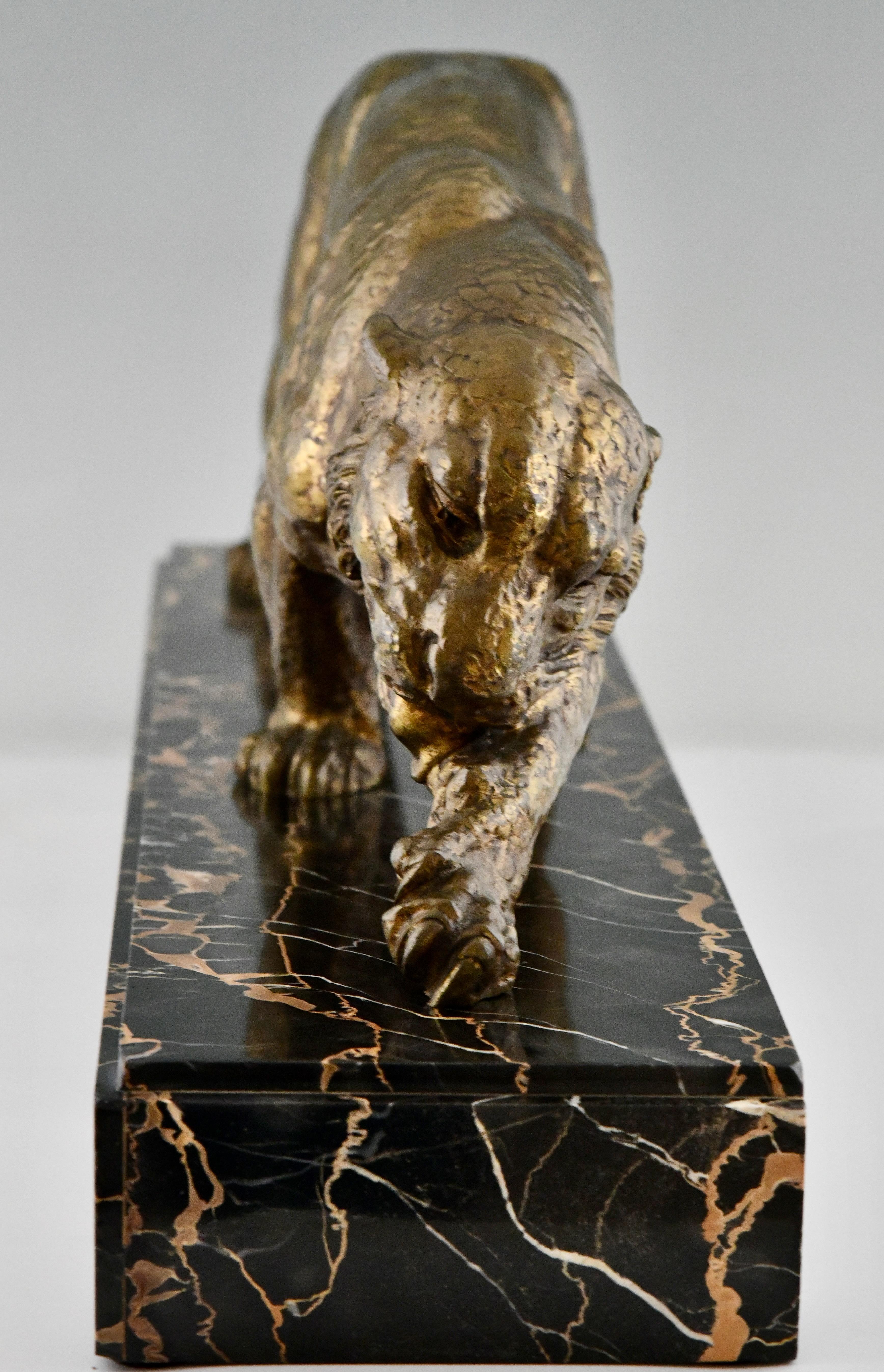 Bronzeskulptur eines Panthers im Art déco-Stil von Demetre Chiparus, 1930.  (Patiniert) im Angebot