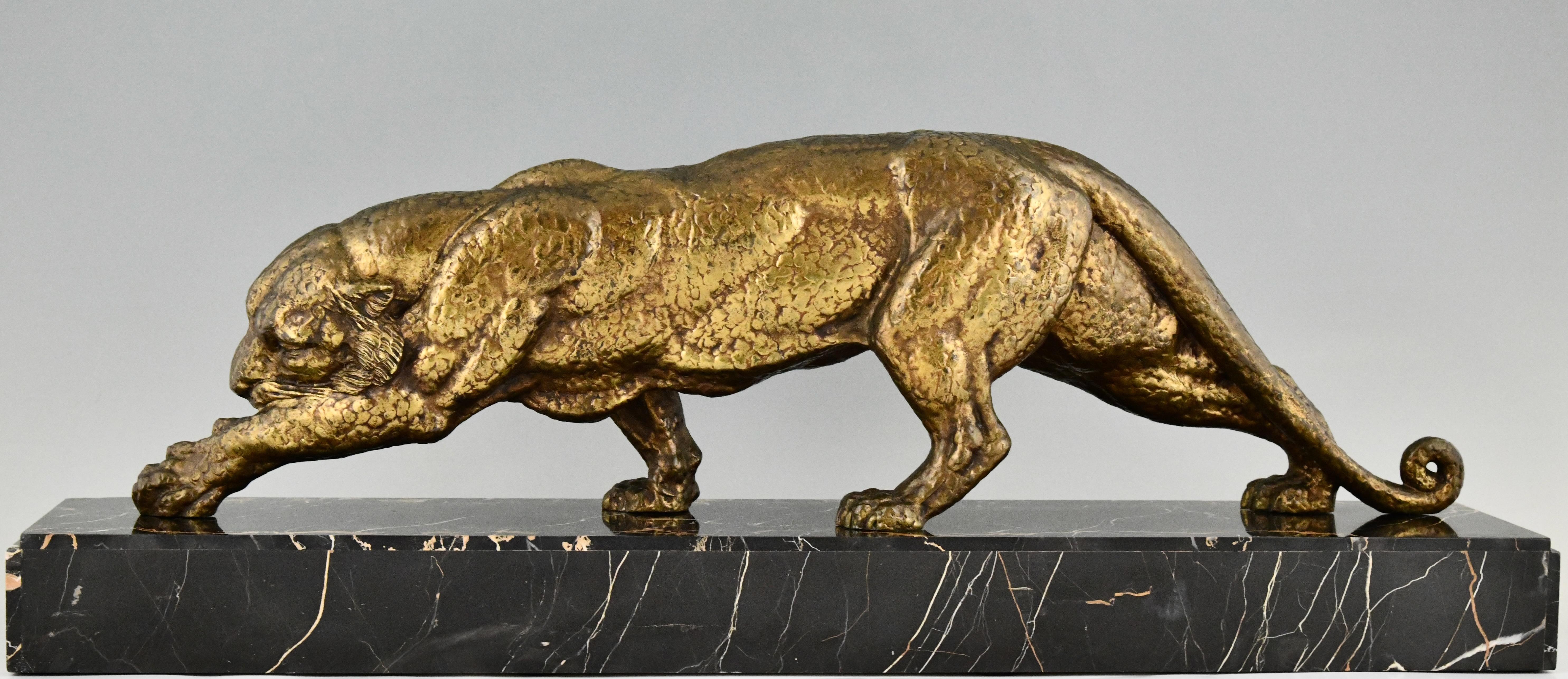 Bronzeskulptur eines Panthers im Art déco-Stil von Demetre Chiparus, 1930.  (Mitte des 20. Jahrhunderts) im Angebot