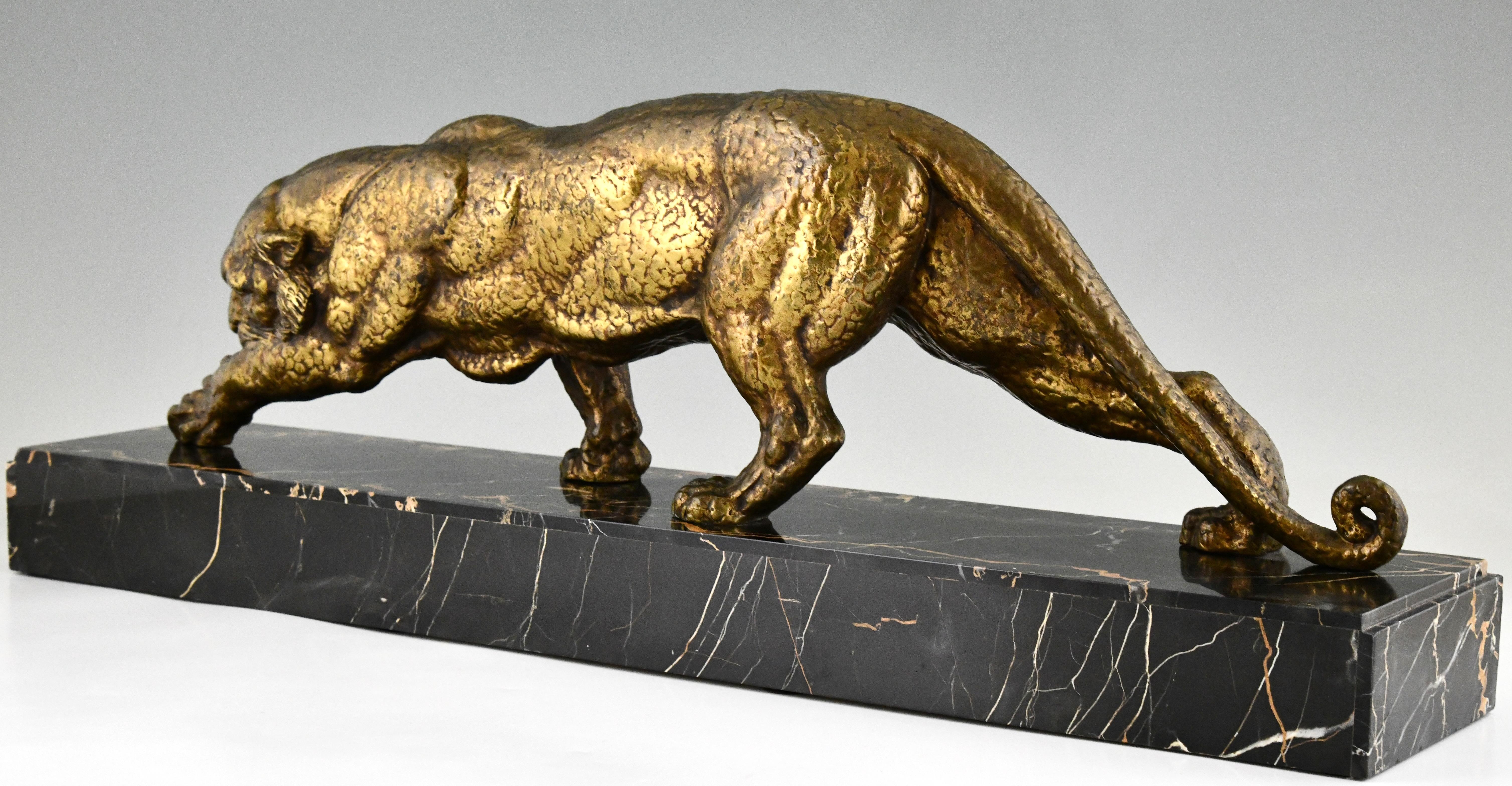 Bronzeskulptur eines Panthers im Art déco-Stil von Demetre Chiparus, 1930.  im Angebot 1