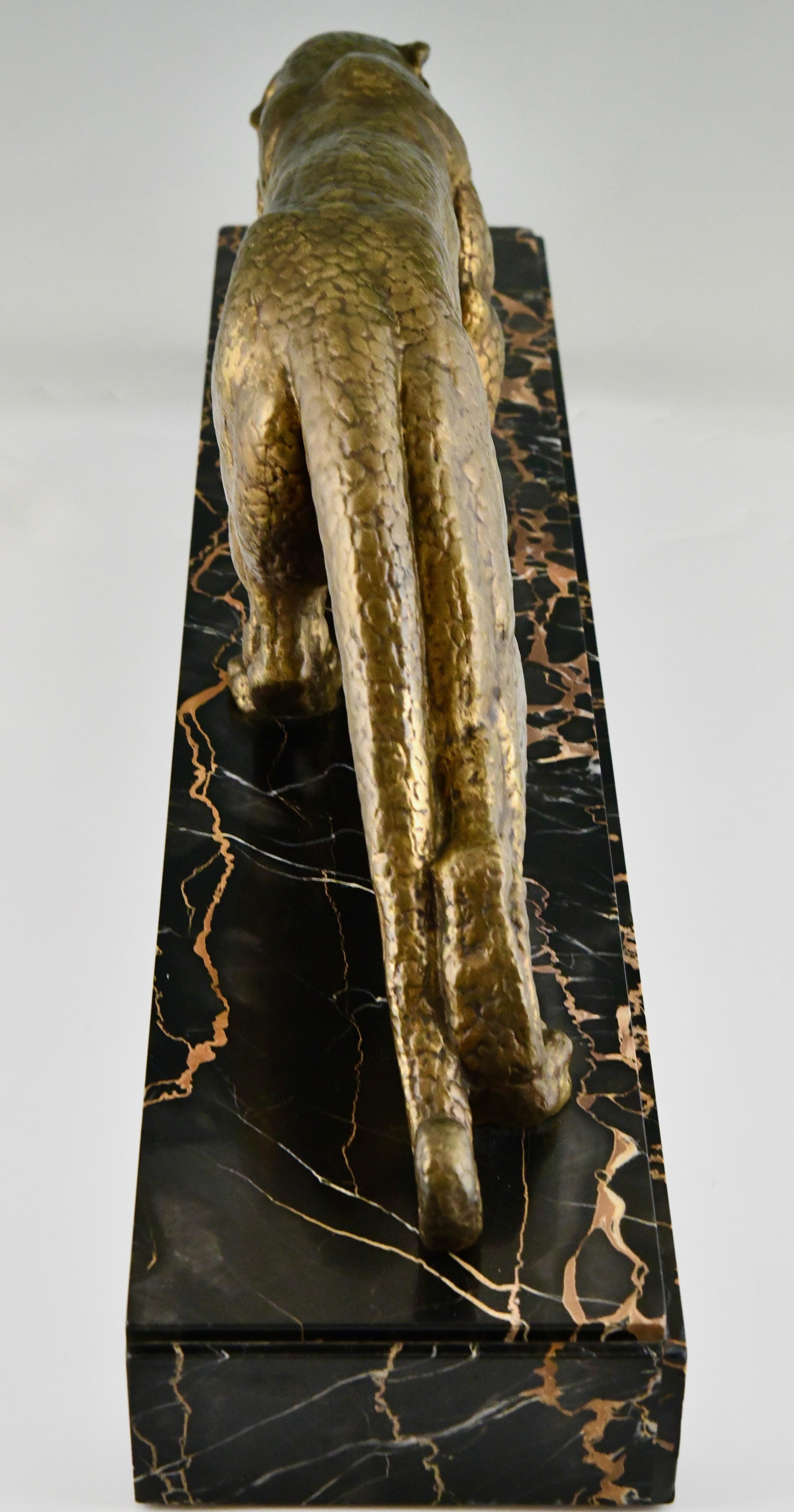 Bronzeskulptur eines Panthers im Art déco-Stil von Demetre Chiparus, 1930.  im Angebot 2
