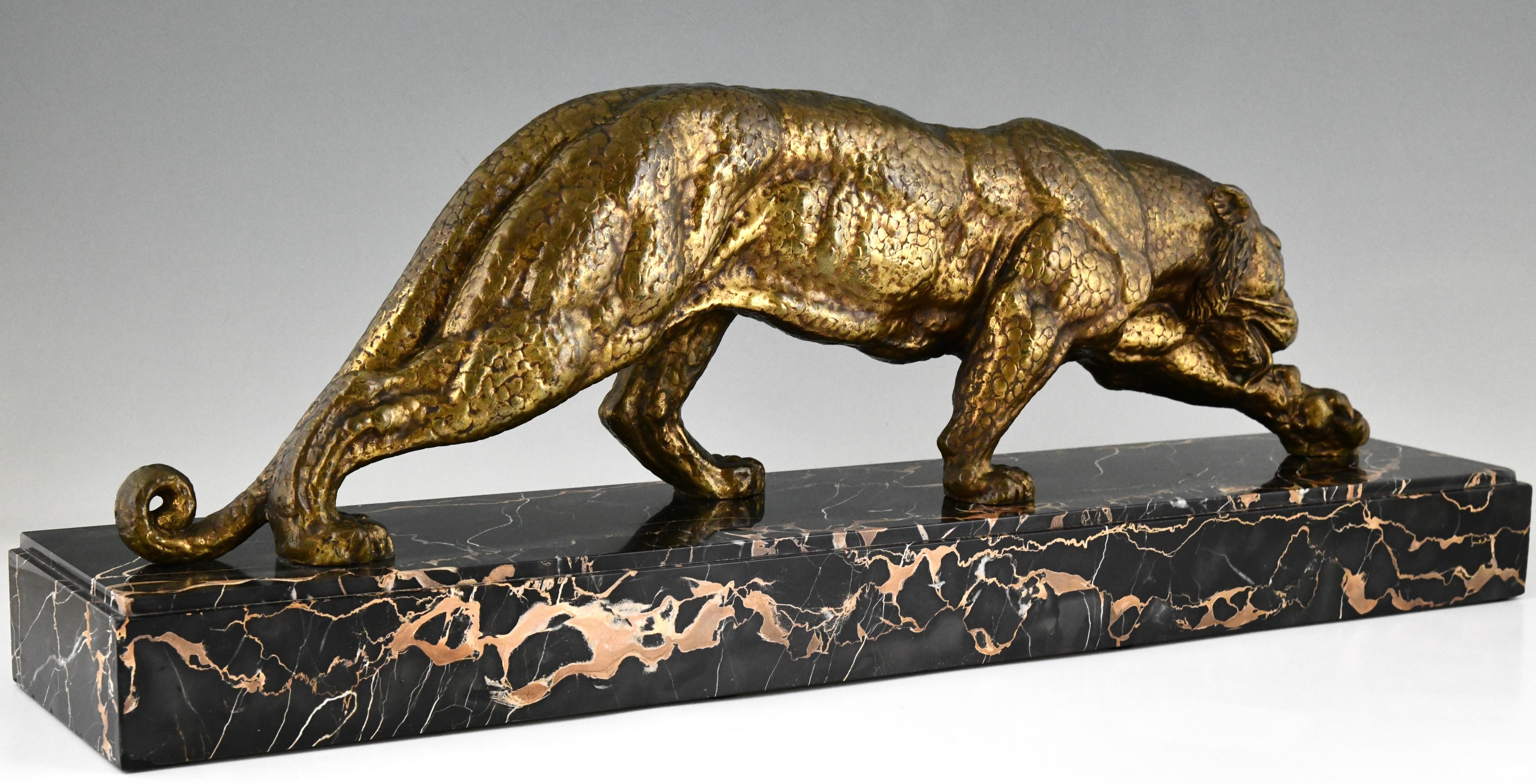Bronzeskulptur eines Panthers im Art déco-Stil von Demetre Chiparus, 1930.  im Angebot 3