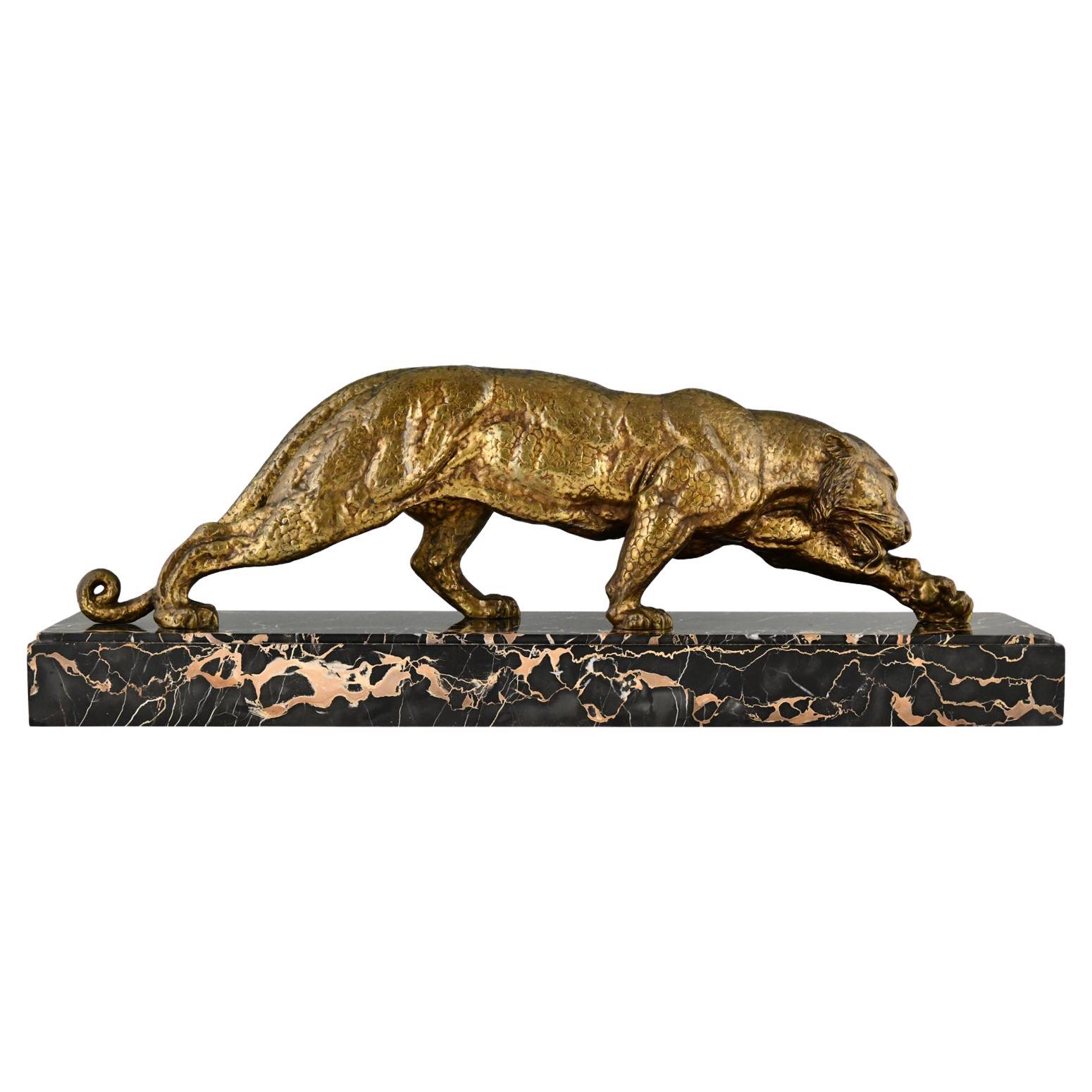 Art Deco bronze sculpture of a panther by Demetre Chiparus, 1930.  For Sale