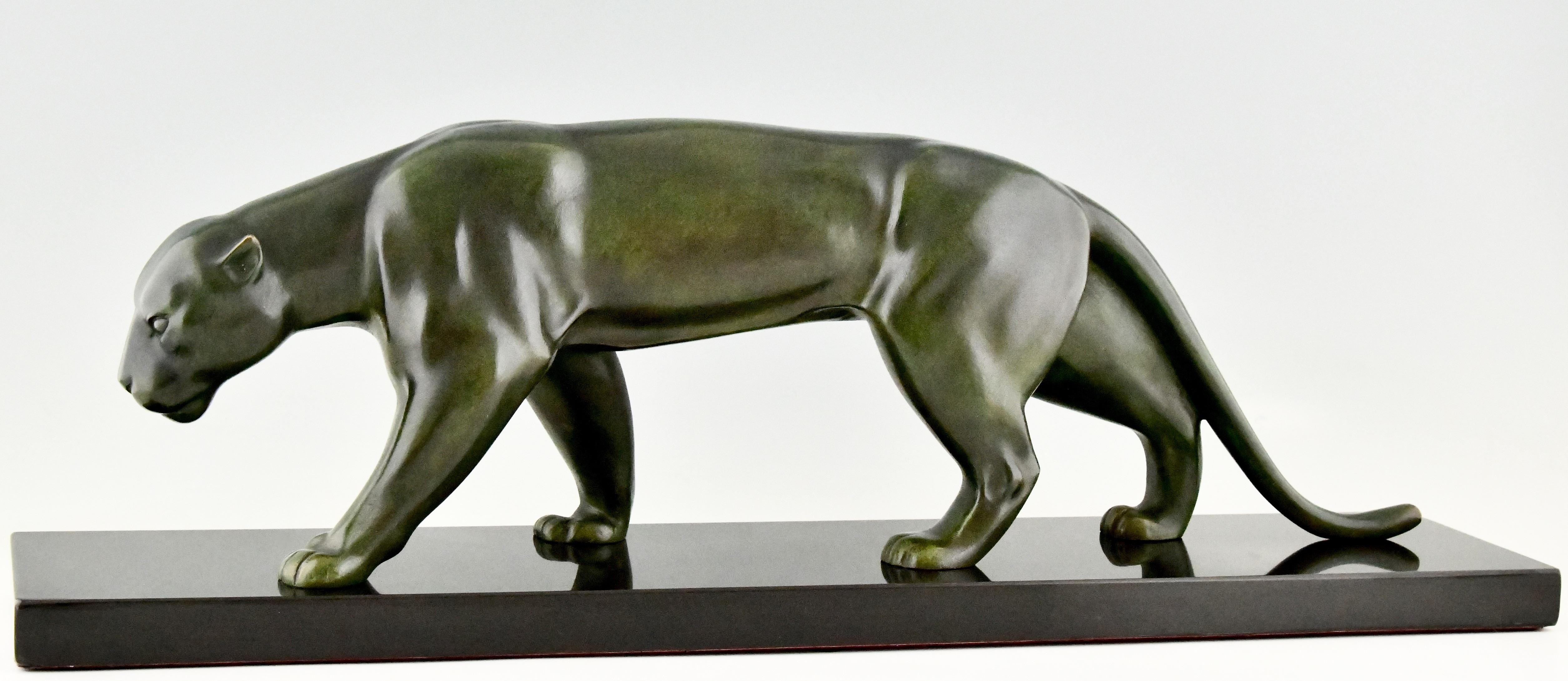 Impressive Art Deco bronze sculpture of a panther by Mathias Gonzales. France 1930. 
Patinated bronze on a Belgian Black marble base.