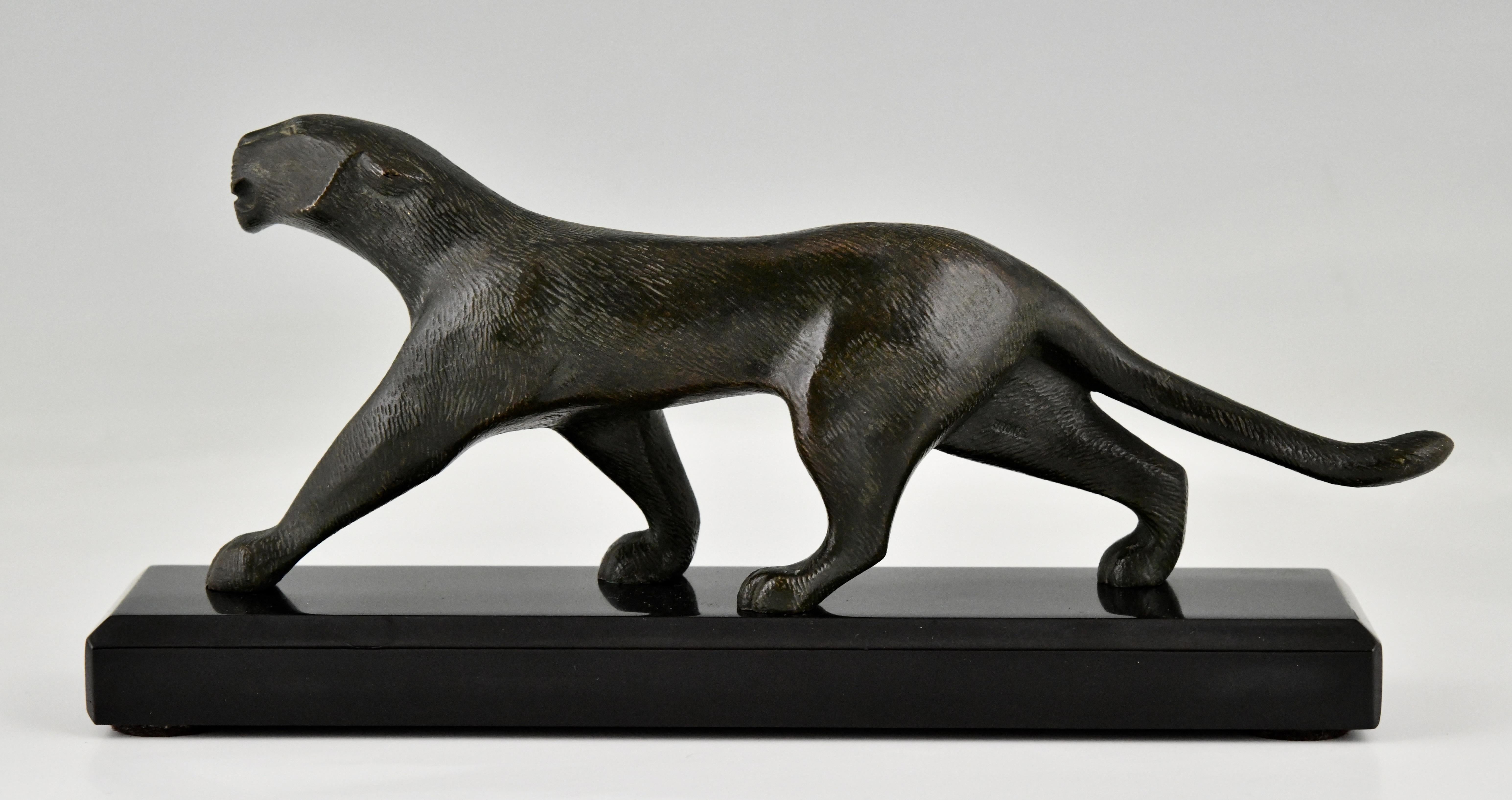 Patiné Sculpture en bronze Art Déco d'une panthère par Michel Decoux France 1930