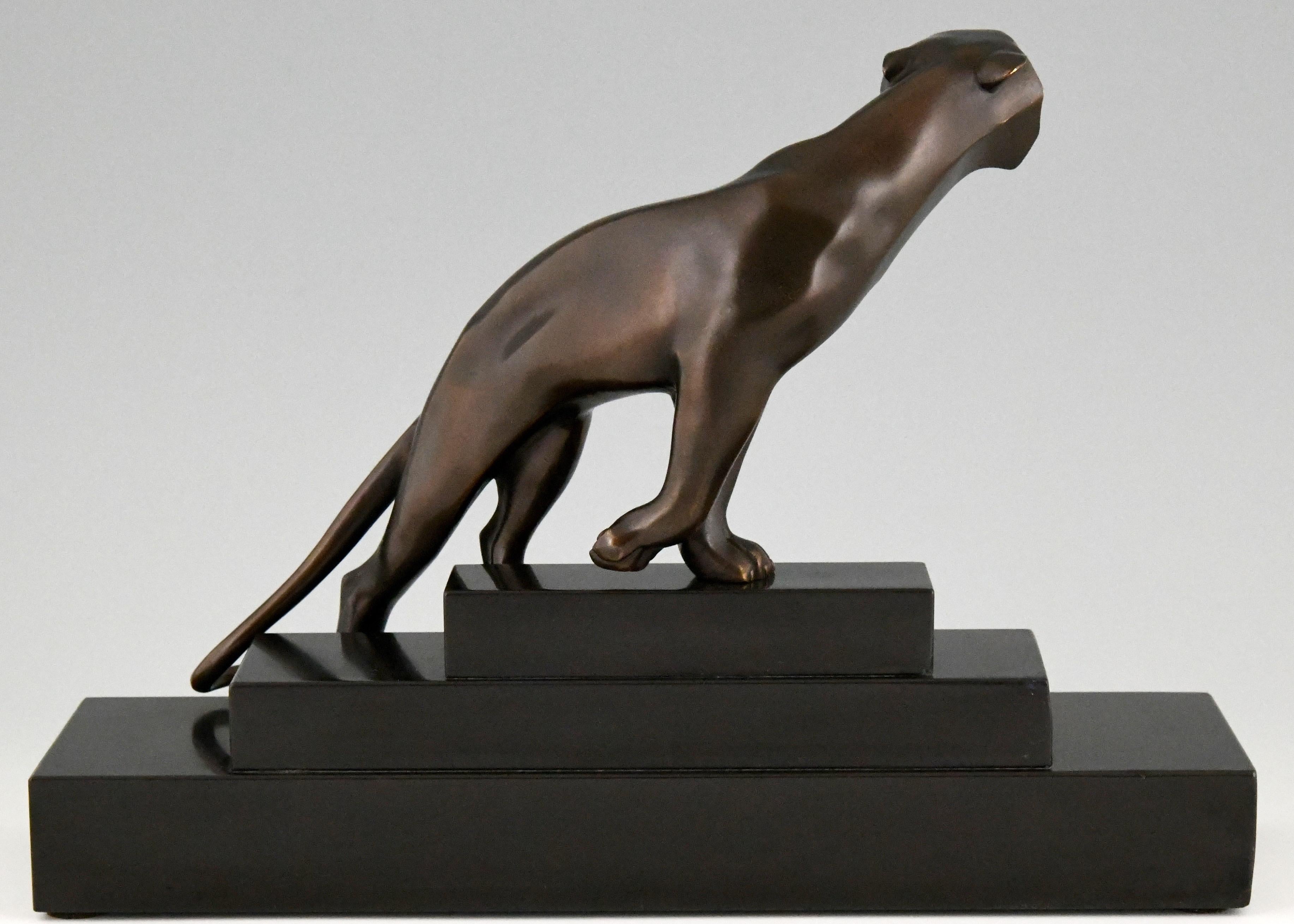 Patinated Art Deco Bronze Sculpture of a Panther Georges Lavroff, 1925
