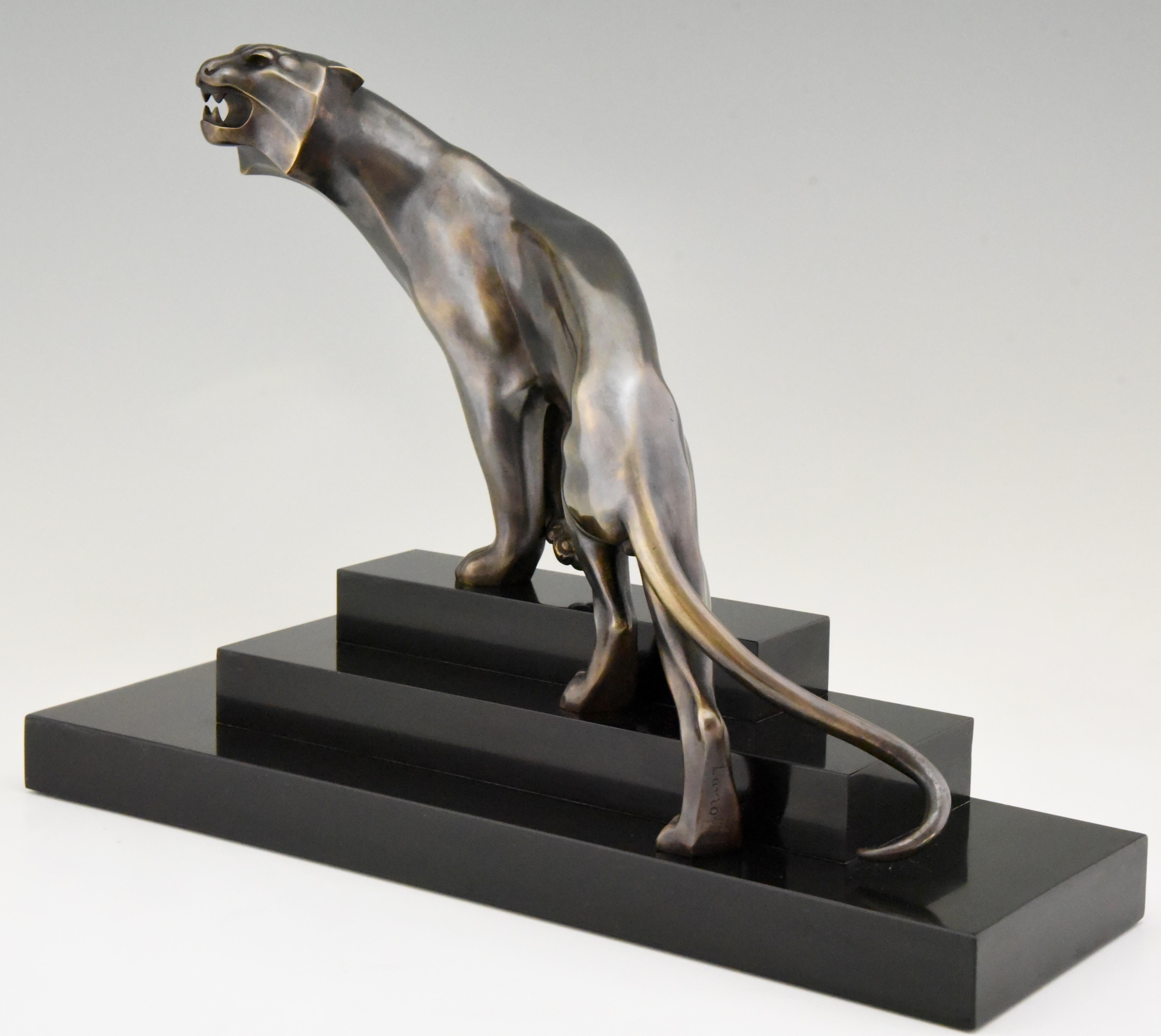 Early 20th Century Art Deco Bronze Sculpture of a Panther Georges Lavroff, 1925