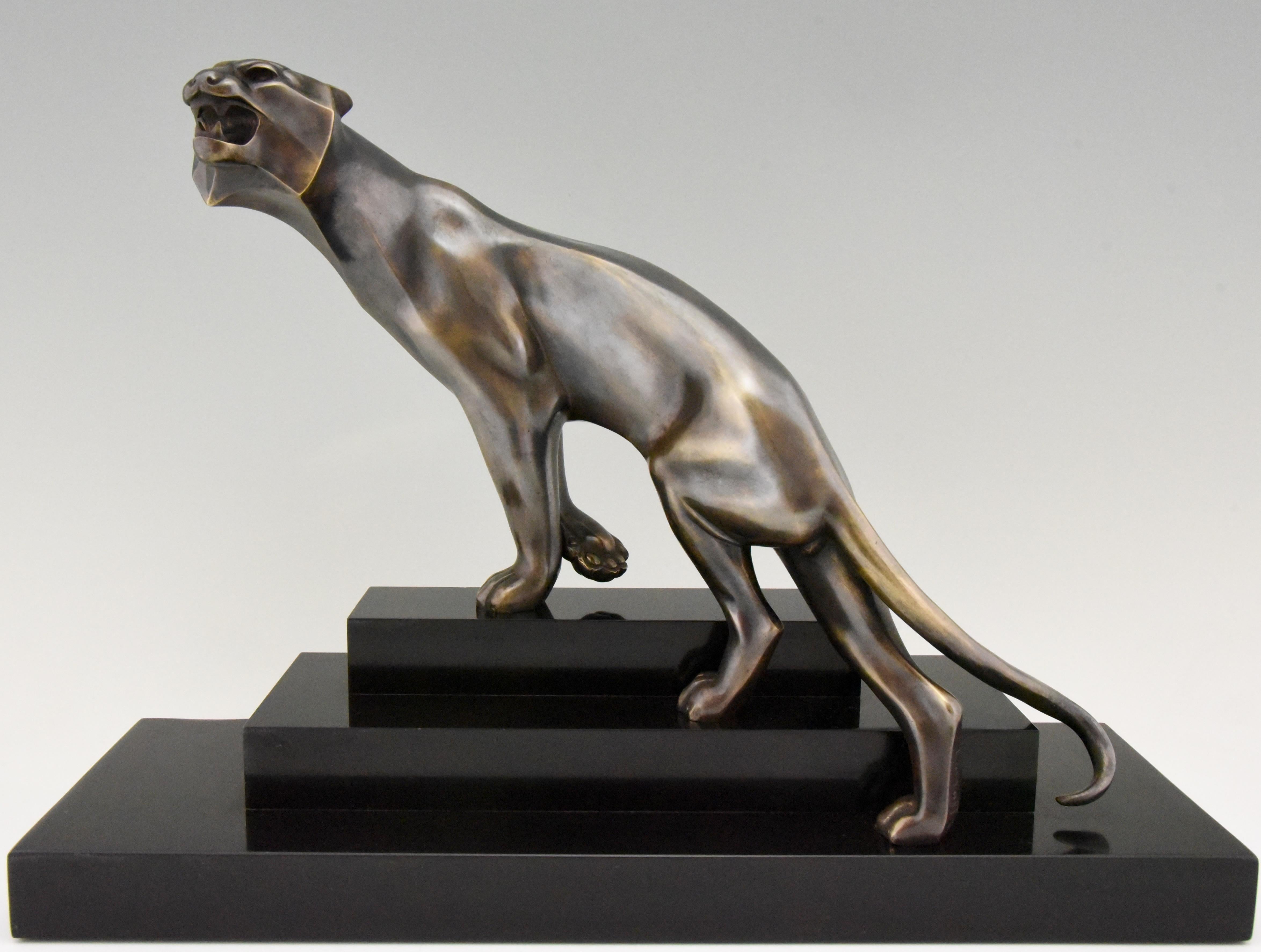 Bronze Sculpture Art déco d'une panthère Georges Lavroff, 1925