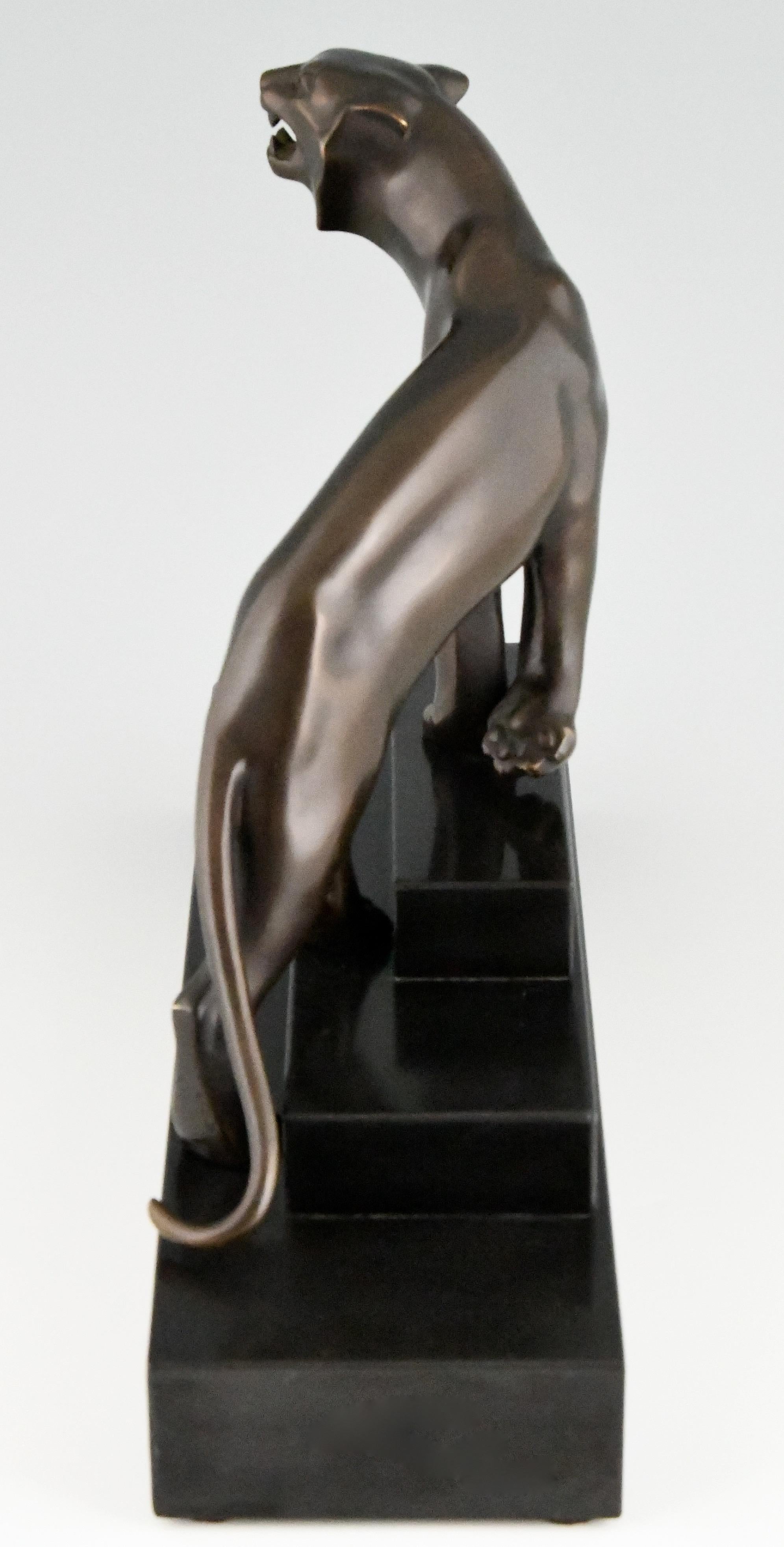 20th Century Art Deco Bronze Sculpture of a Panther Georges Lavroff, 1925