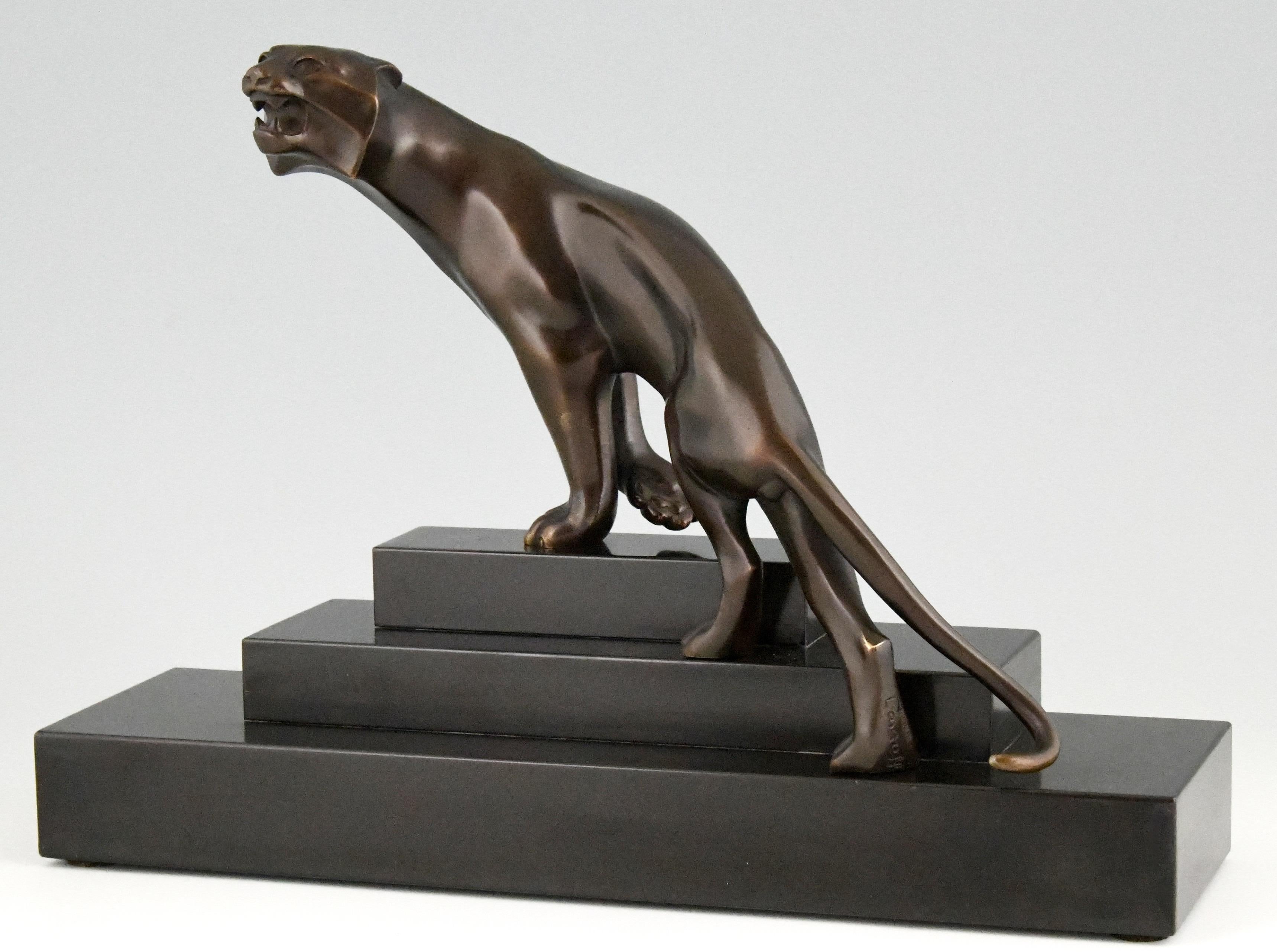 Belgian Black Marble Art Deco Bronze Sculpture of a Panther Georges Lavroff, 1925