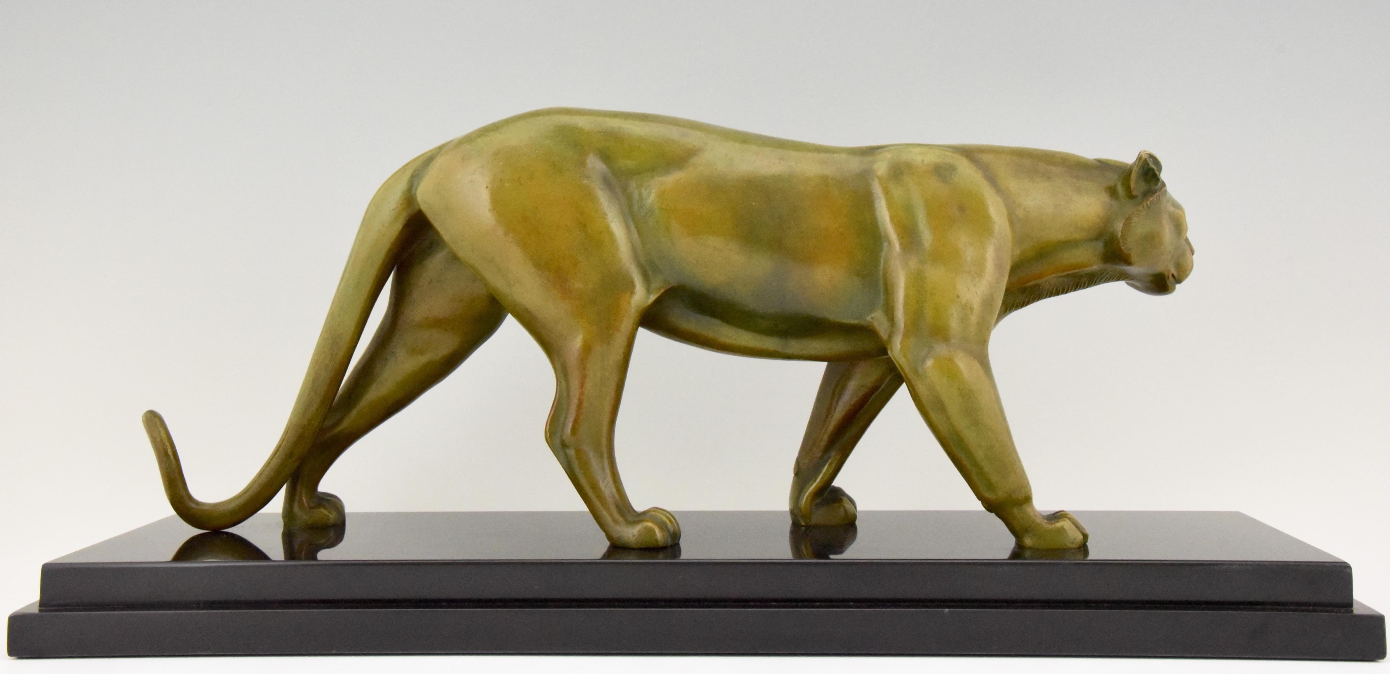 Mid-20th Century Art Deco Bronze Sculpture of a Panther M. Leducq, France, 1930