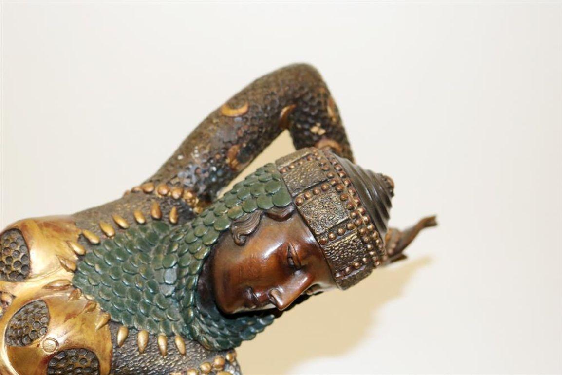 Français Sculpture en bronze Art déco d'une danseuse russe d'après Demetre Chiparus en vente