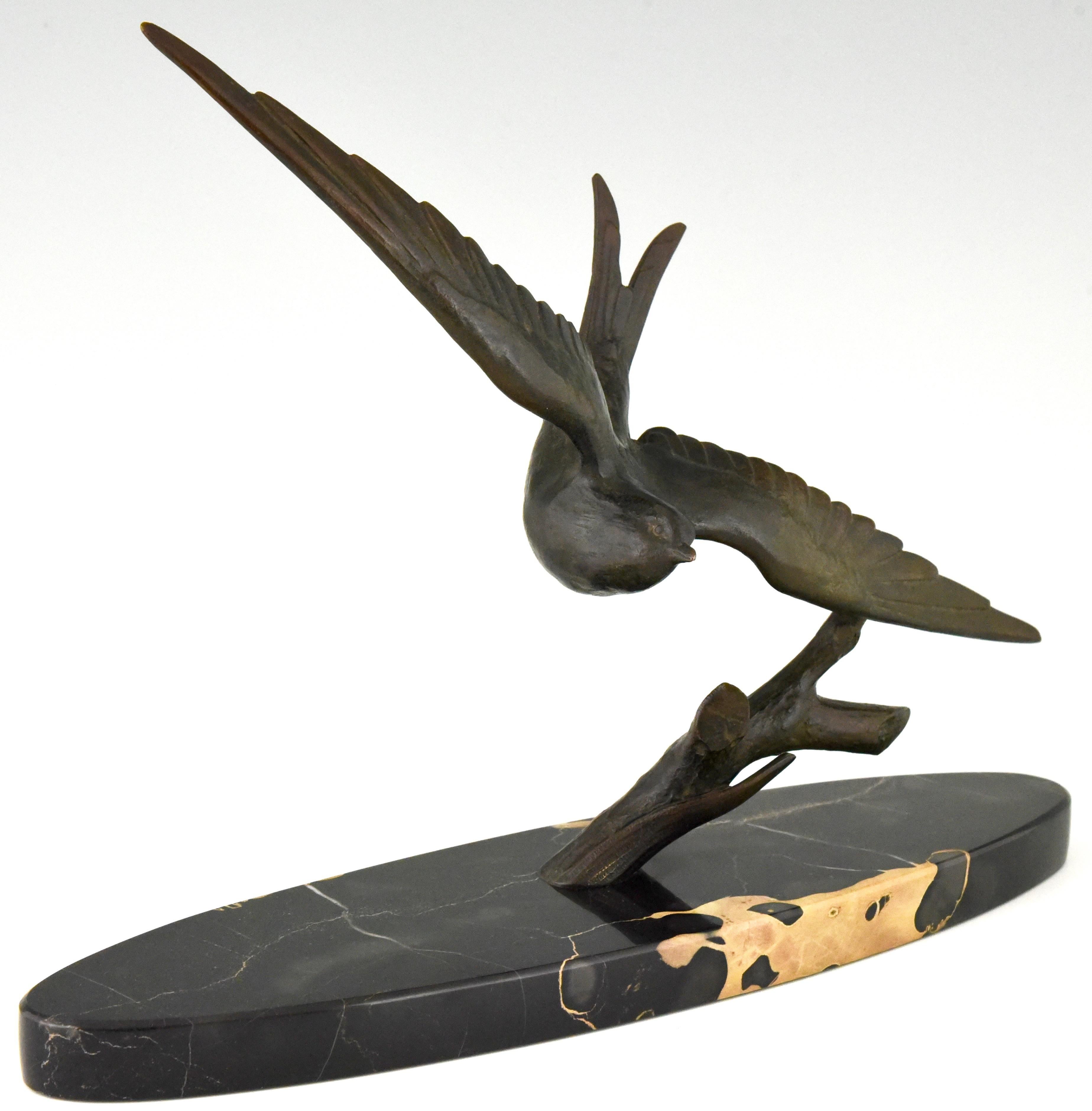 Art Deco Bronze Sculpture of a Swallow Bird by Ruchot, France, 1930 In Good Condition In Antwerp, BE