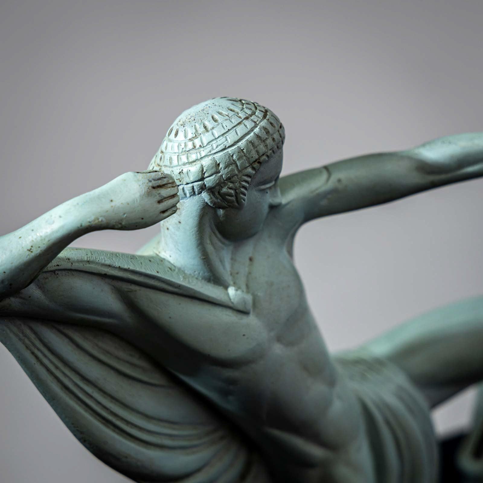 Scultura in bronzo Art Deco di un arciere di Michel Decoux (1837-1924), Francia. in vendita 5