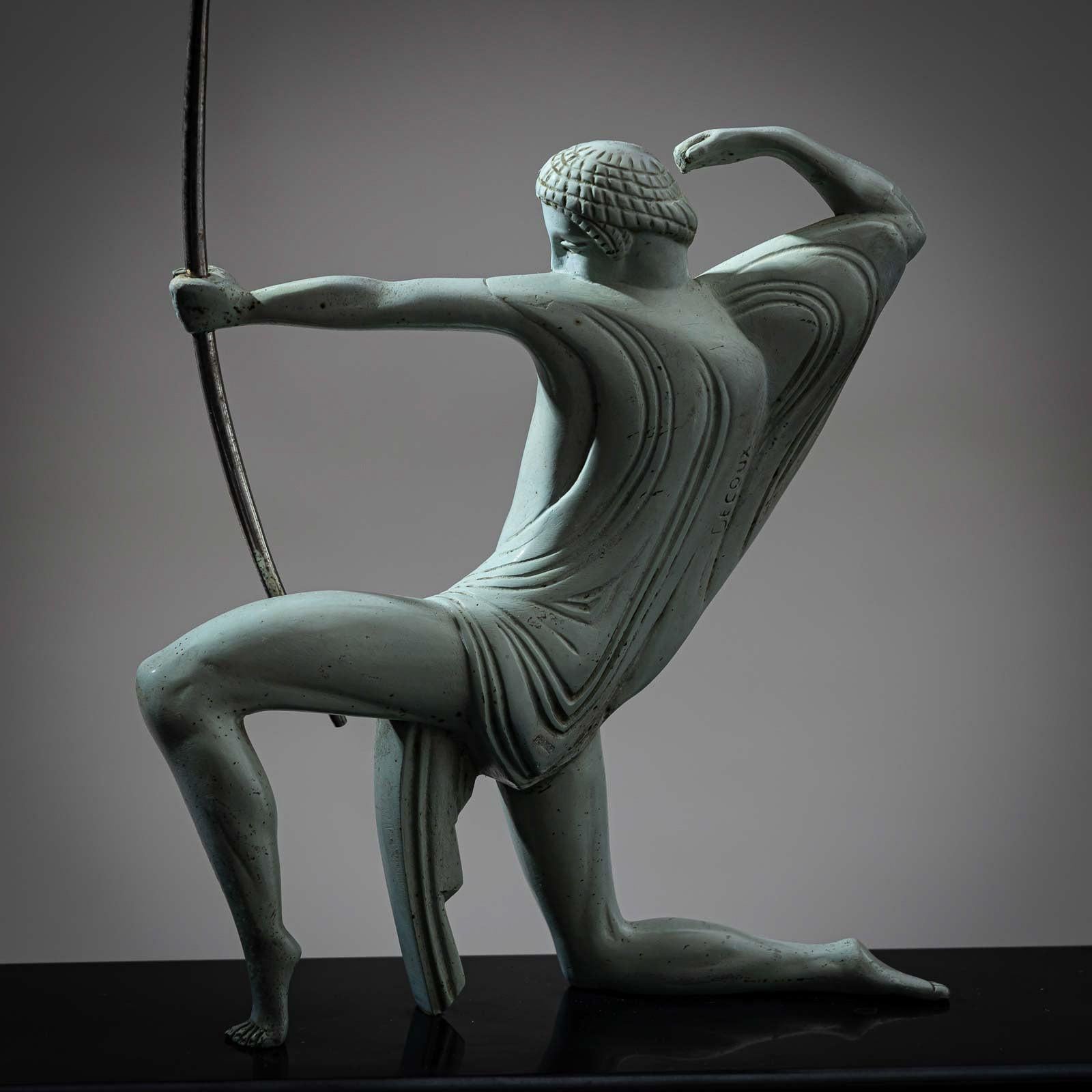 Scultura in bronzo Art Deco di un arciere di Michel Decoux (1837-1924), Francia. In condizioni buone in vendita a New York, NY