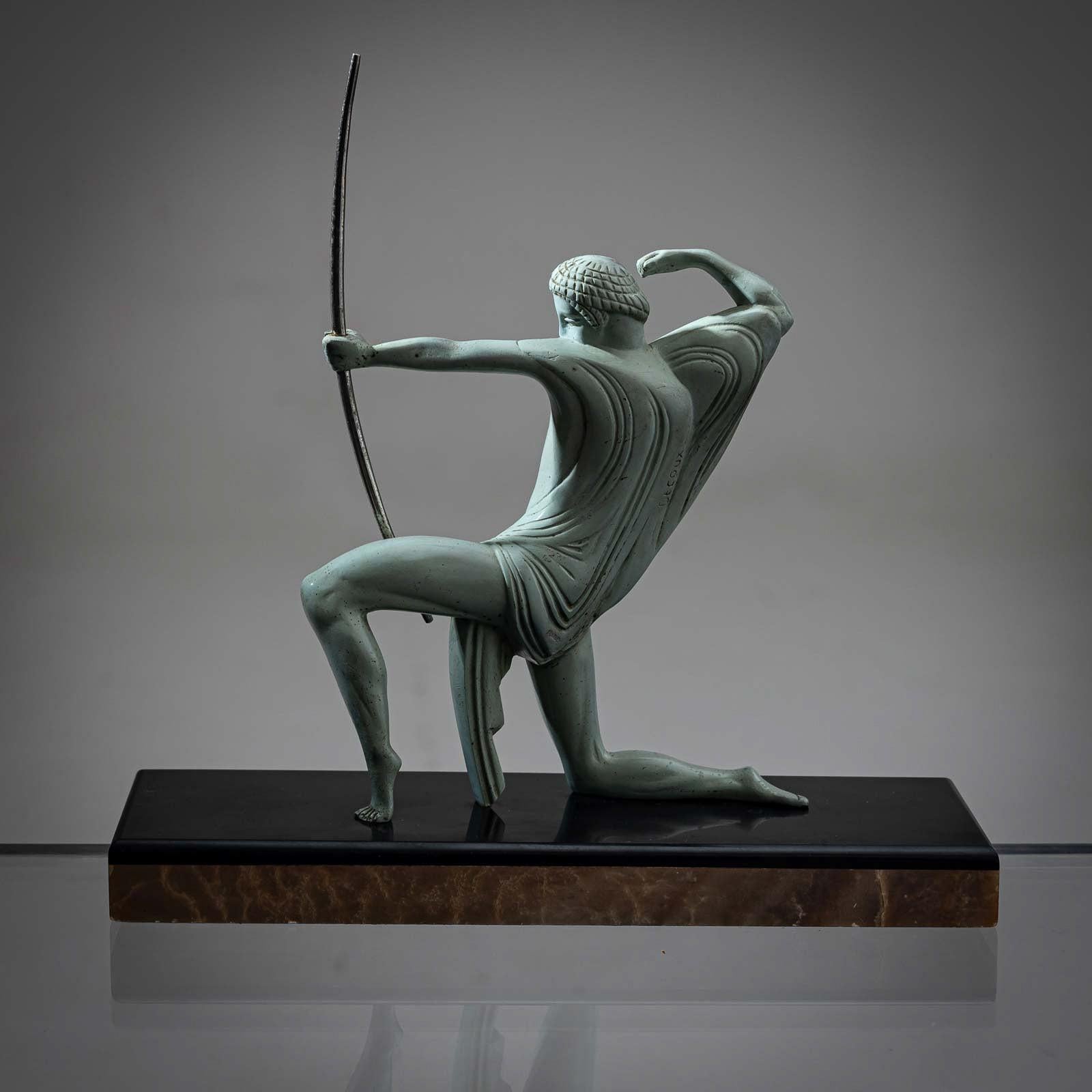 XX secolo Scultura in bronzo Art Deco di un arciere di Michel Decoux (1837-1924), Francia. in vendita