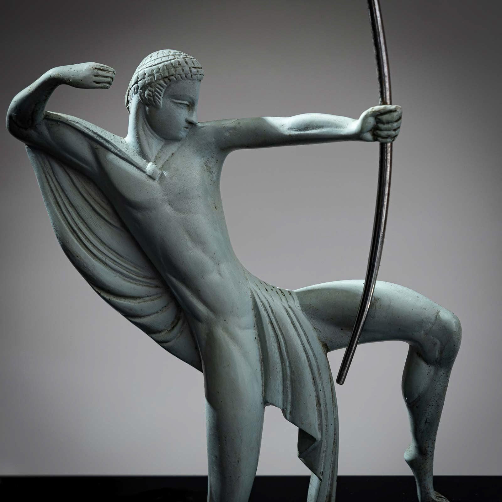 Scultura in bronzo Art Deco di un arciere di Michel Decoux (1837-1924), Francia. in vendita 2